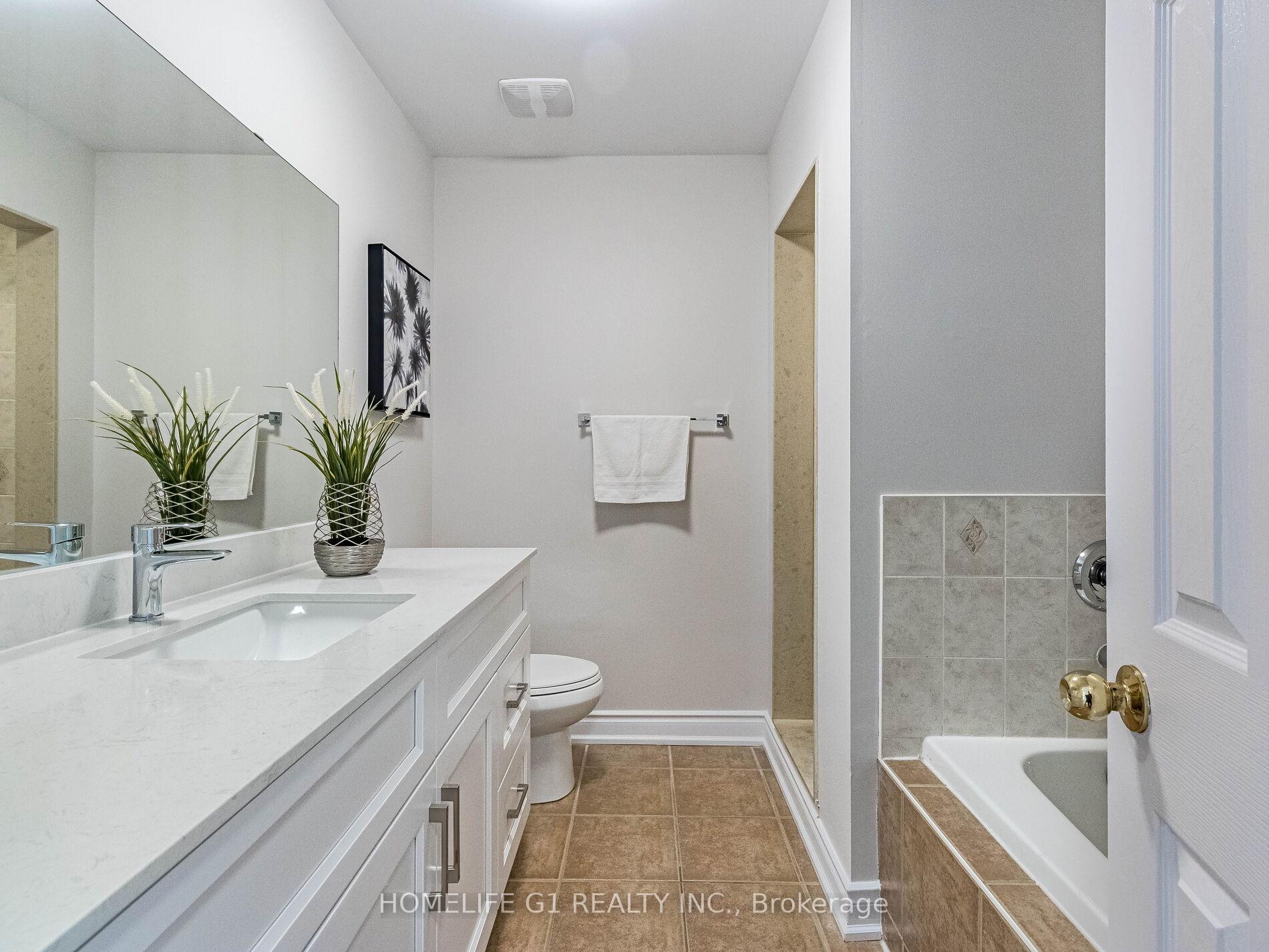 Photo 28 of 36 Thorp Crescent, Ajax, Central West — HOMEH