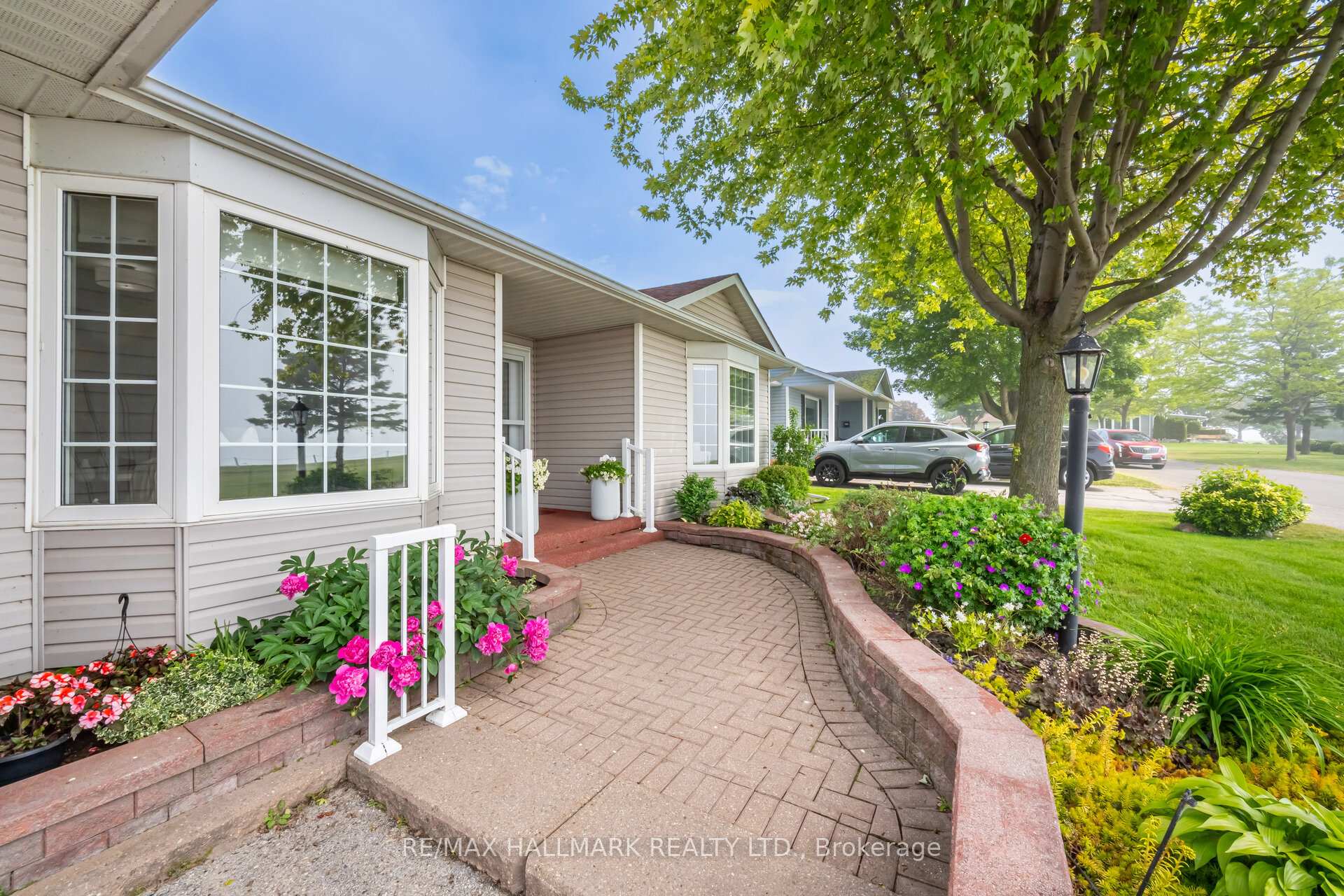Photo 9 of 22 Birch Tree Lane, Clarington, Bowmanville — HOMEH
