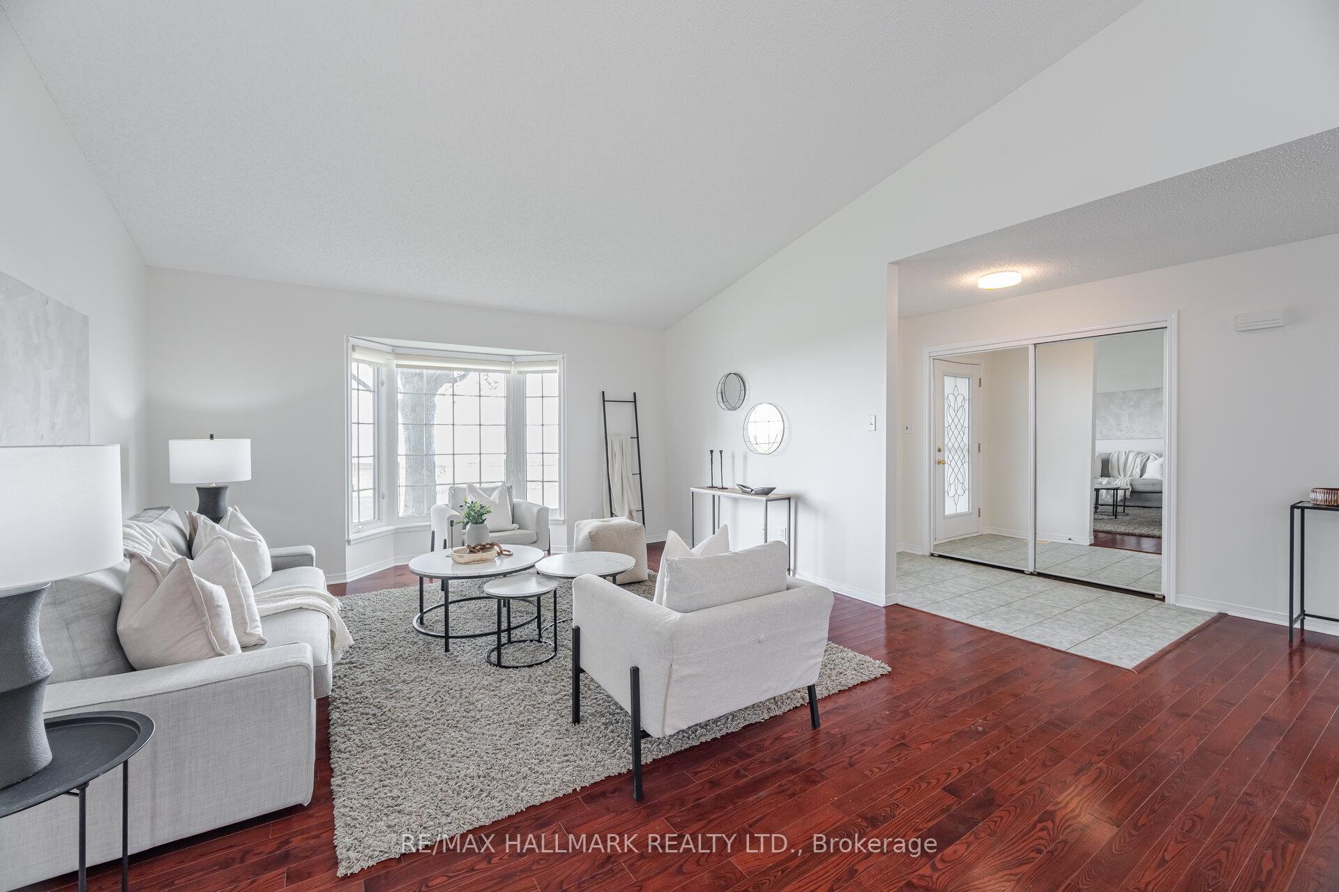 Photo 3 of 22 Birch Tree Lane, Clarington, Bowmanville — HOMEH