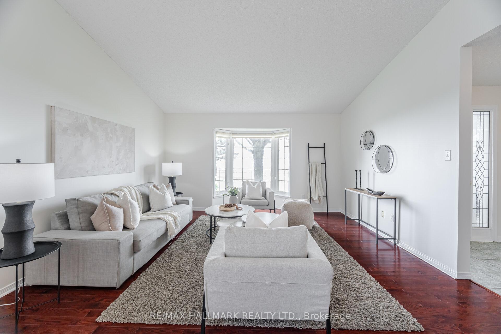 Photo 4 of 22 Birch Tree Lane, Clarington, Bowmanville — HOMEH