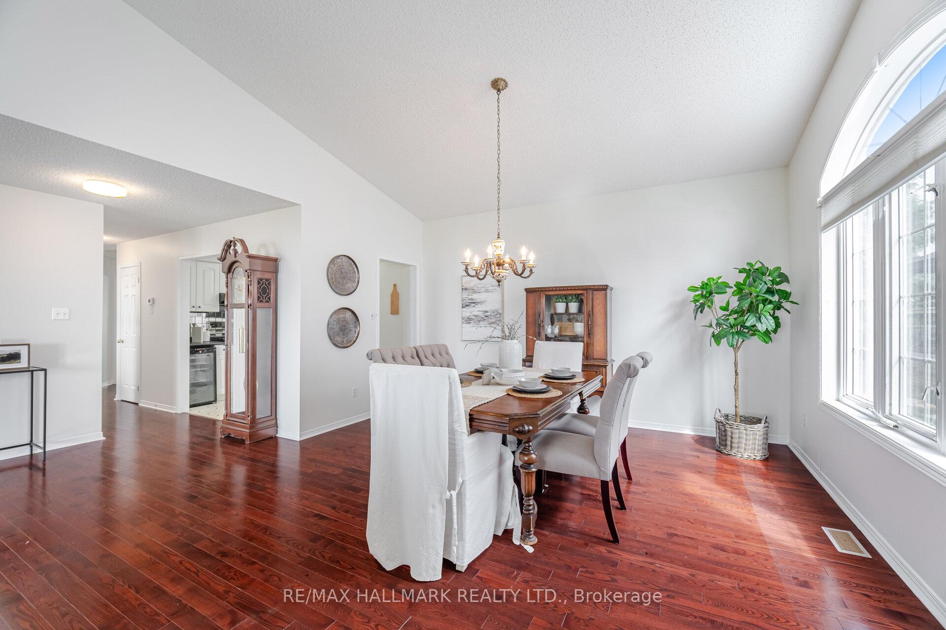 Photo 6 of 22 Birch Tree Lane, Clarington, Bowmanville — HOMEH