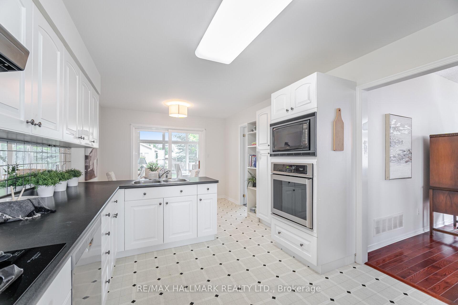 Photo 8 of 22 Birch Tree Lane, Clarington, Bowmanville — HOMEH