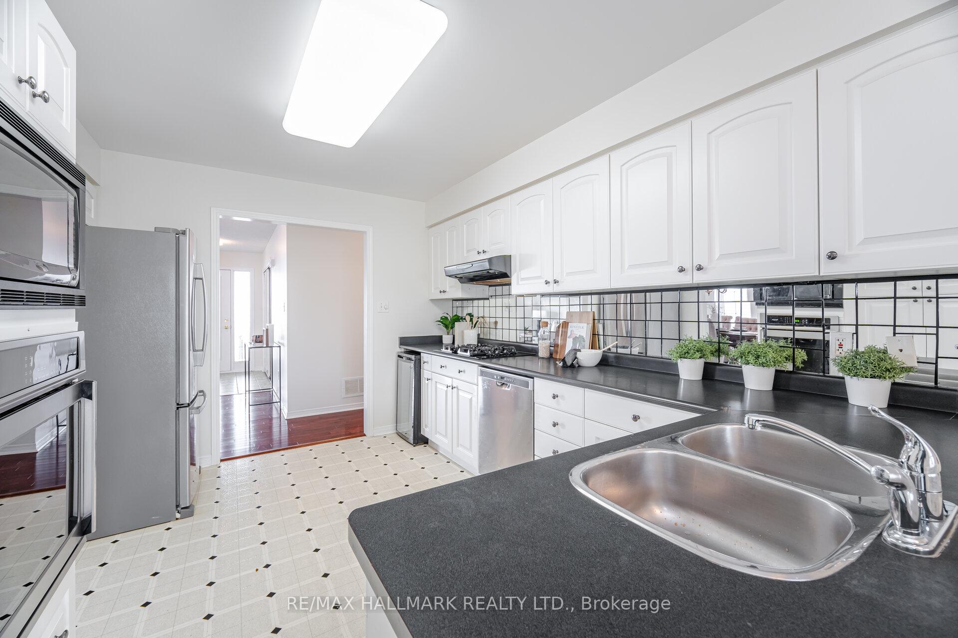 Photo 10 of 22 Birch Tree Lane, Clarington, Bowmanville — HOMEH