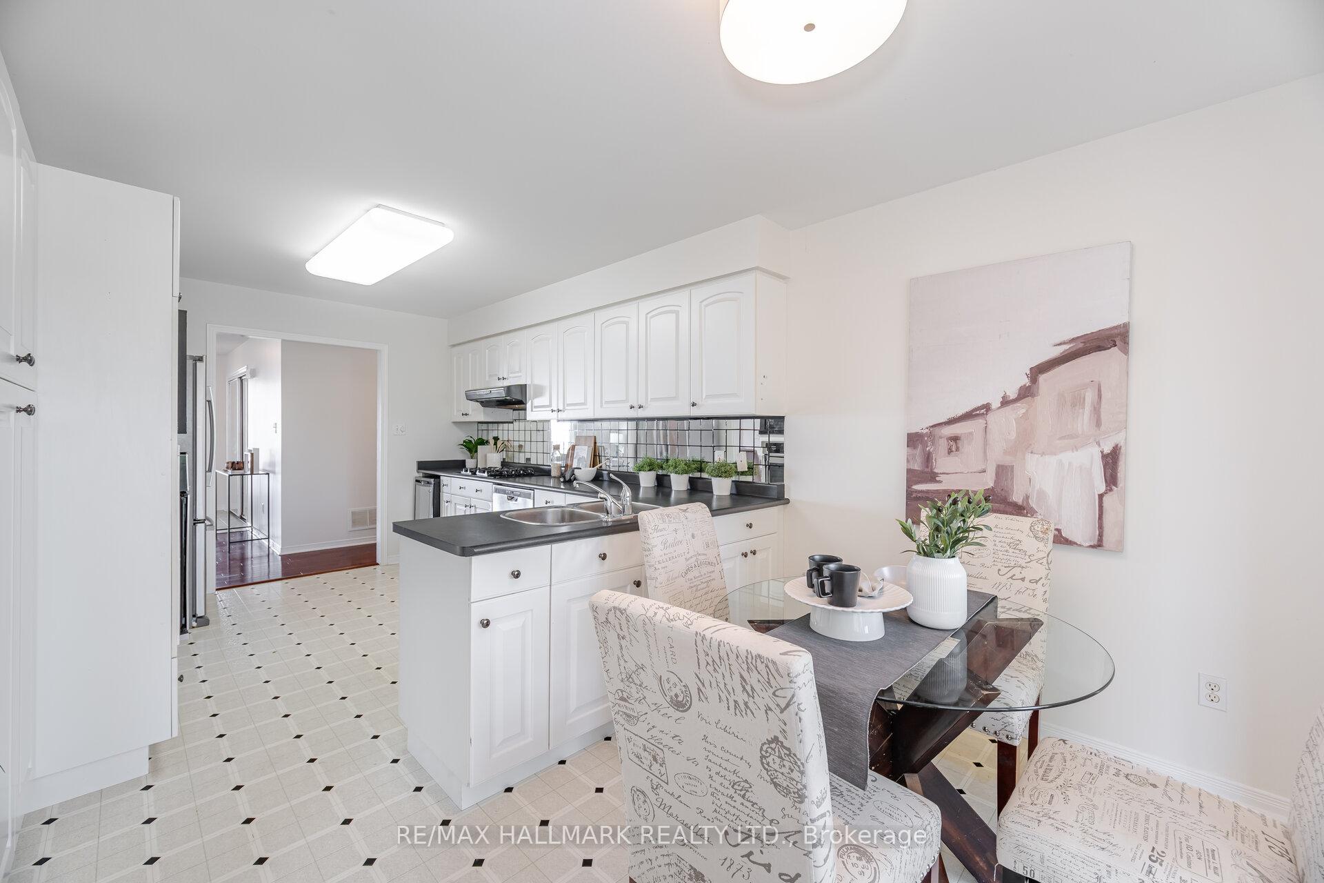 Photo 7 of 22 Birch Tree Lane, Clarington, Bowmanville — HOMEH