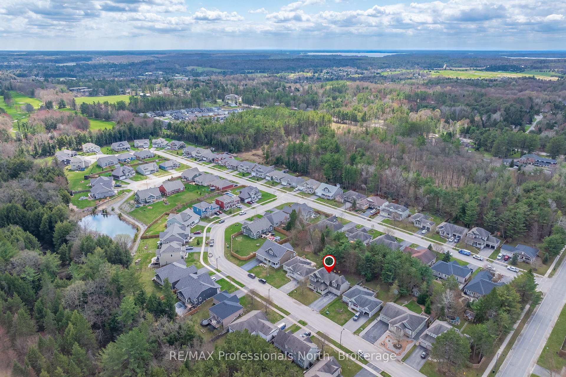 Photo 3 of 35 Windsong Crescent, Bracebridge, Macaulay — HOMEH