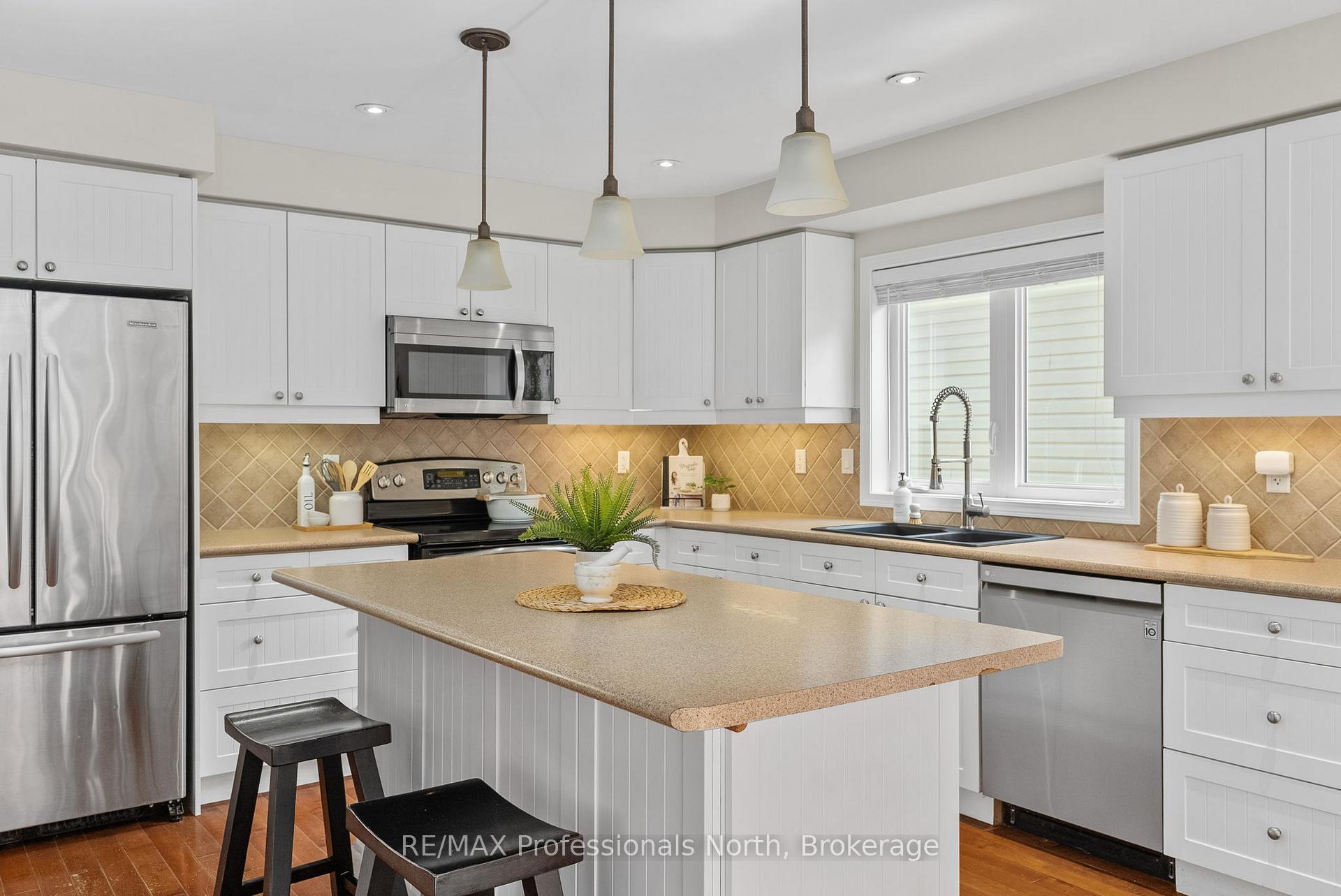 Photo 21 of 35 Windsong Crescent, Bracebridge, Macaulay — HOMEH