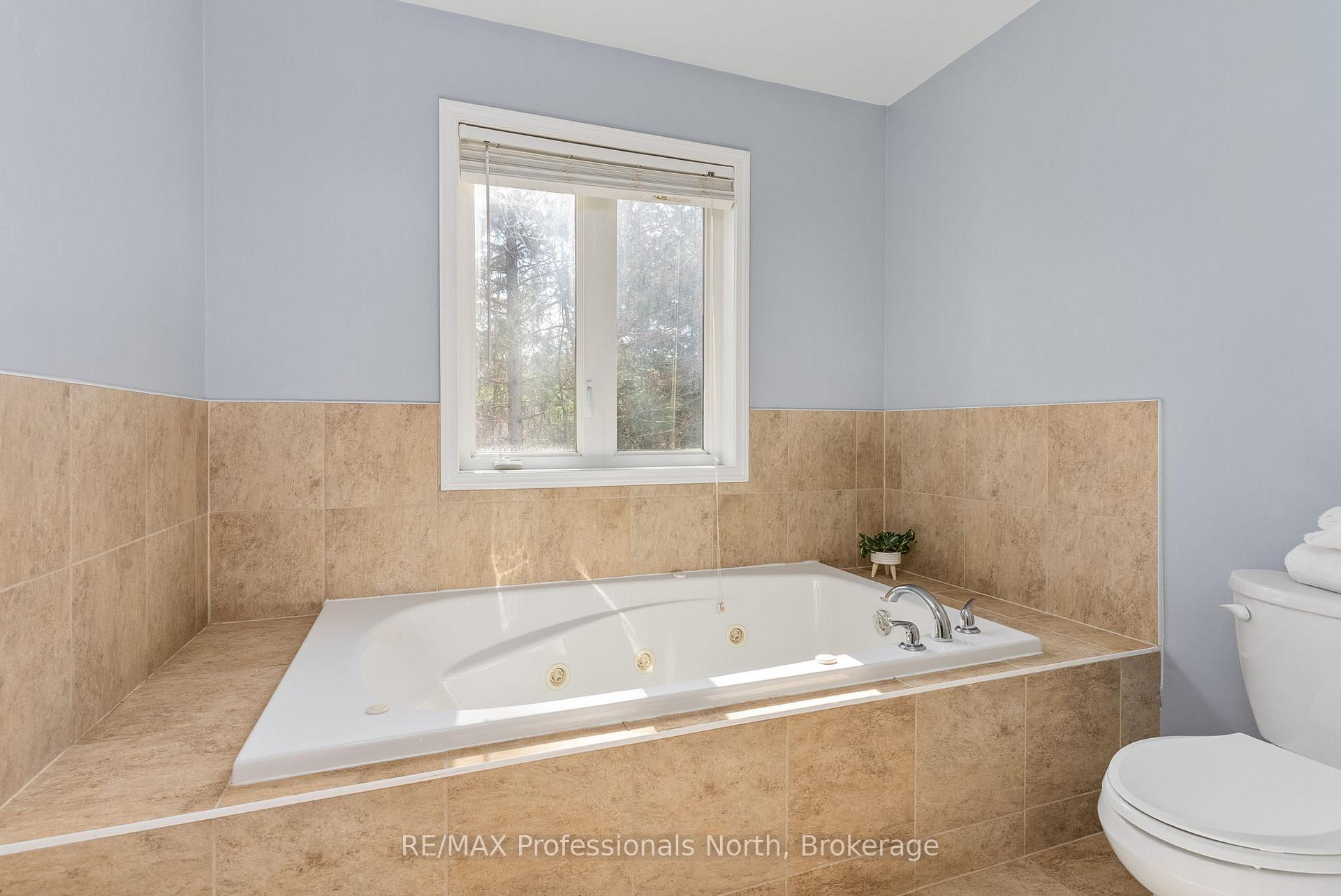 Photo 27 of 35 Windsong Crescent, Bracebridge, Macaulay — HOMEH