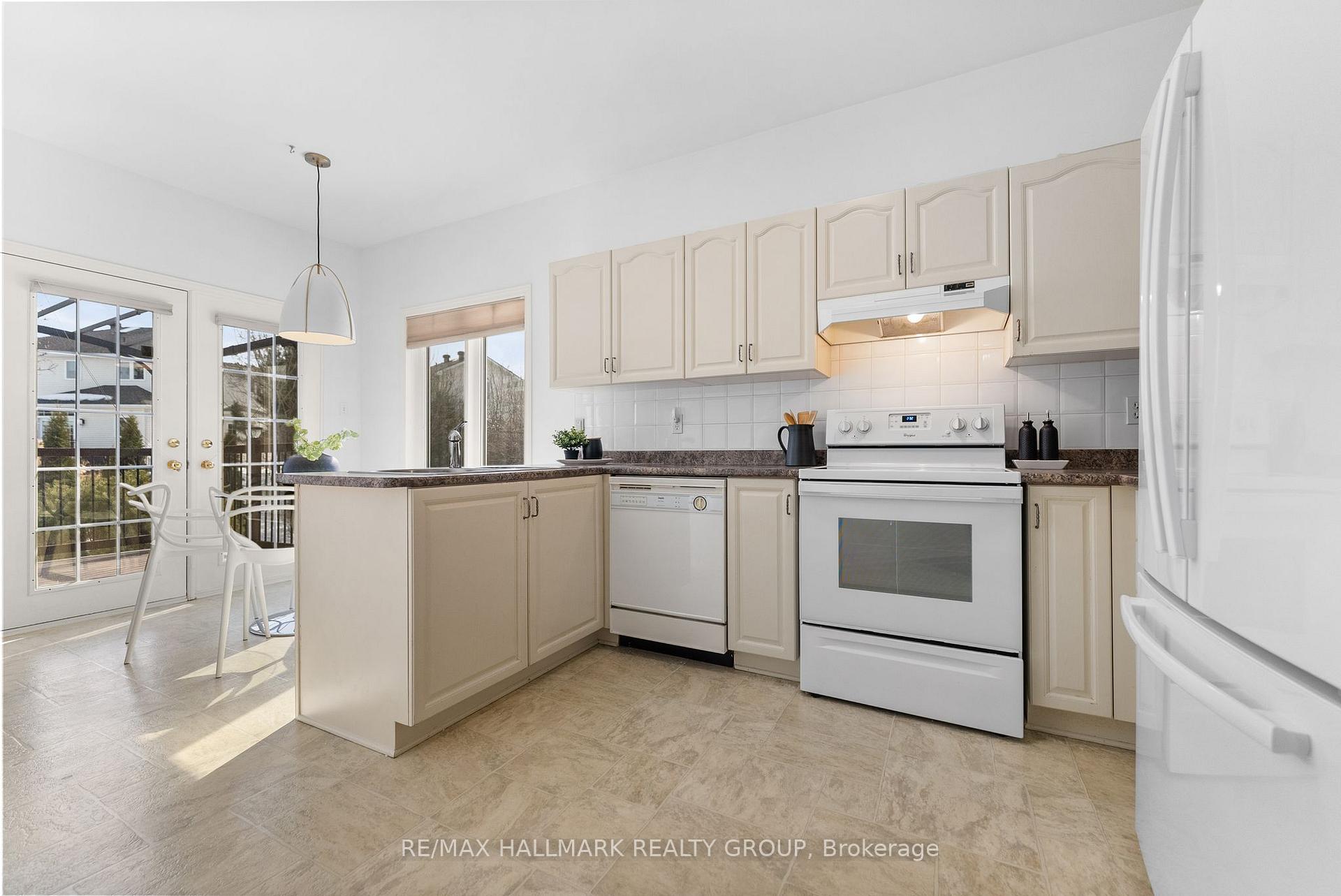 Photo 16 of 64 Forest Creek Drive, Ottawa, Stittsville (Central) — HOMEH