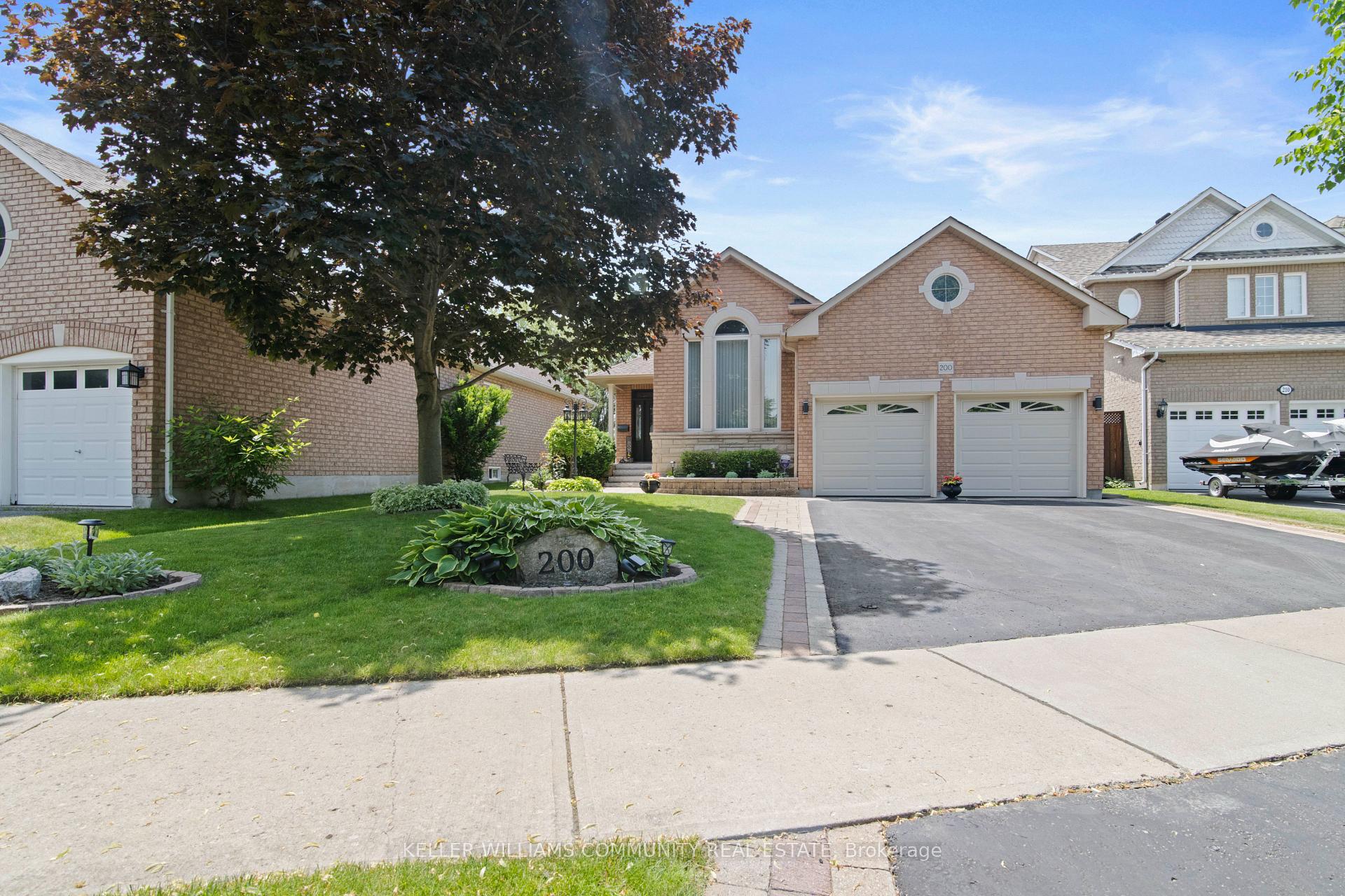 Photo 1 of 200 Sprucewood Crescent, Clarington, Bowmanville — HOMEH