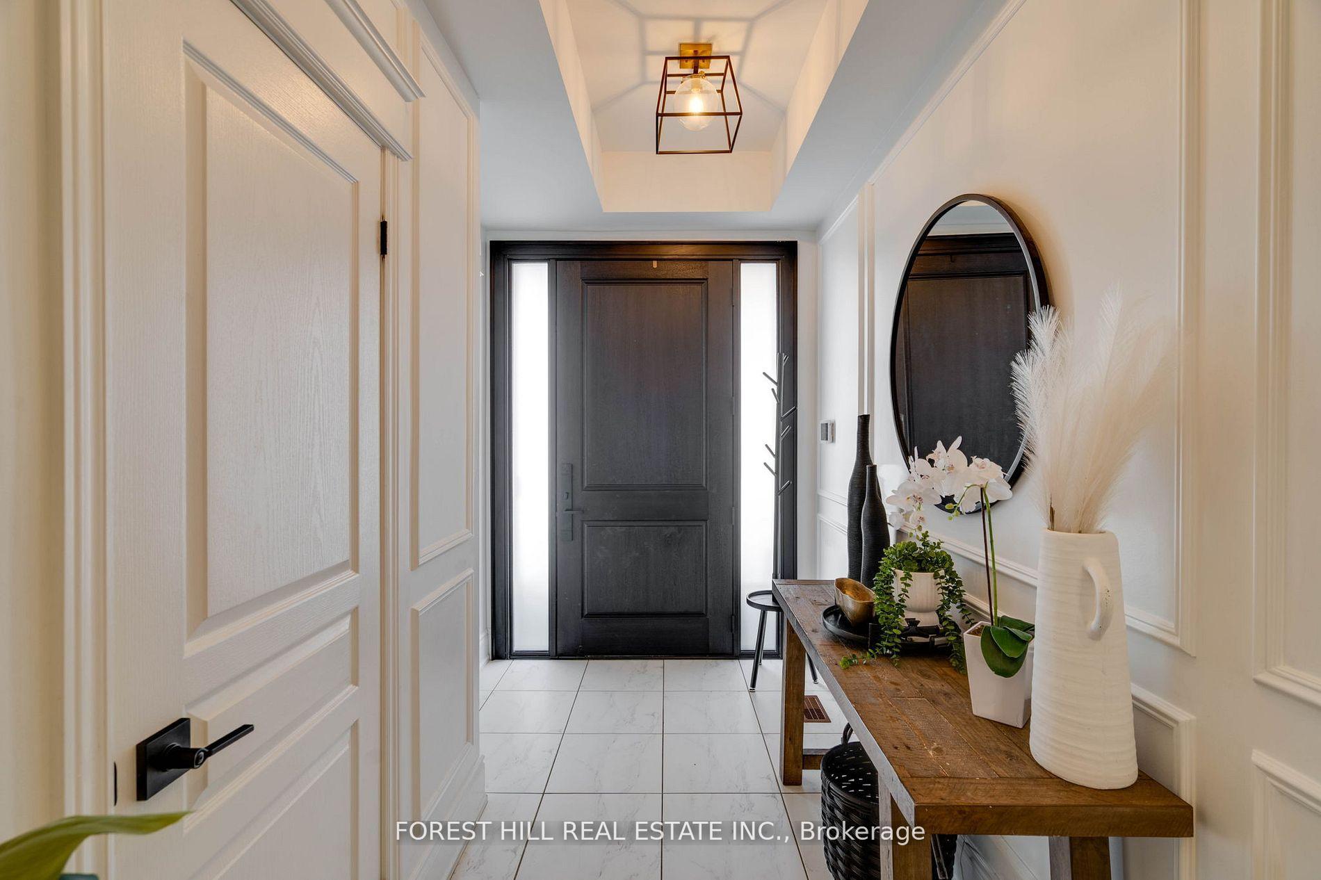 Photo 5 of 101 Southvale Drive, Vaughan, Patterson — HOMEH