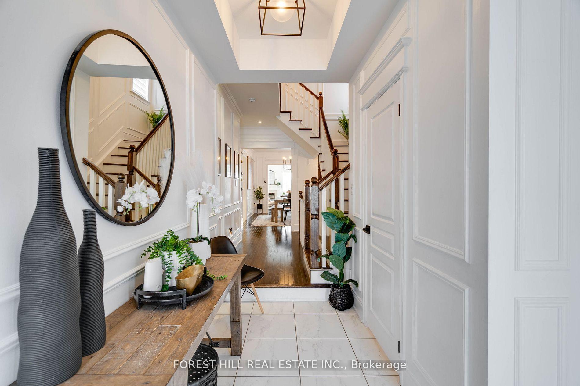 Photo 4 of 101 Southvale Drive, Vaughan, Patterson — HOMEH