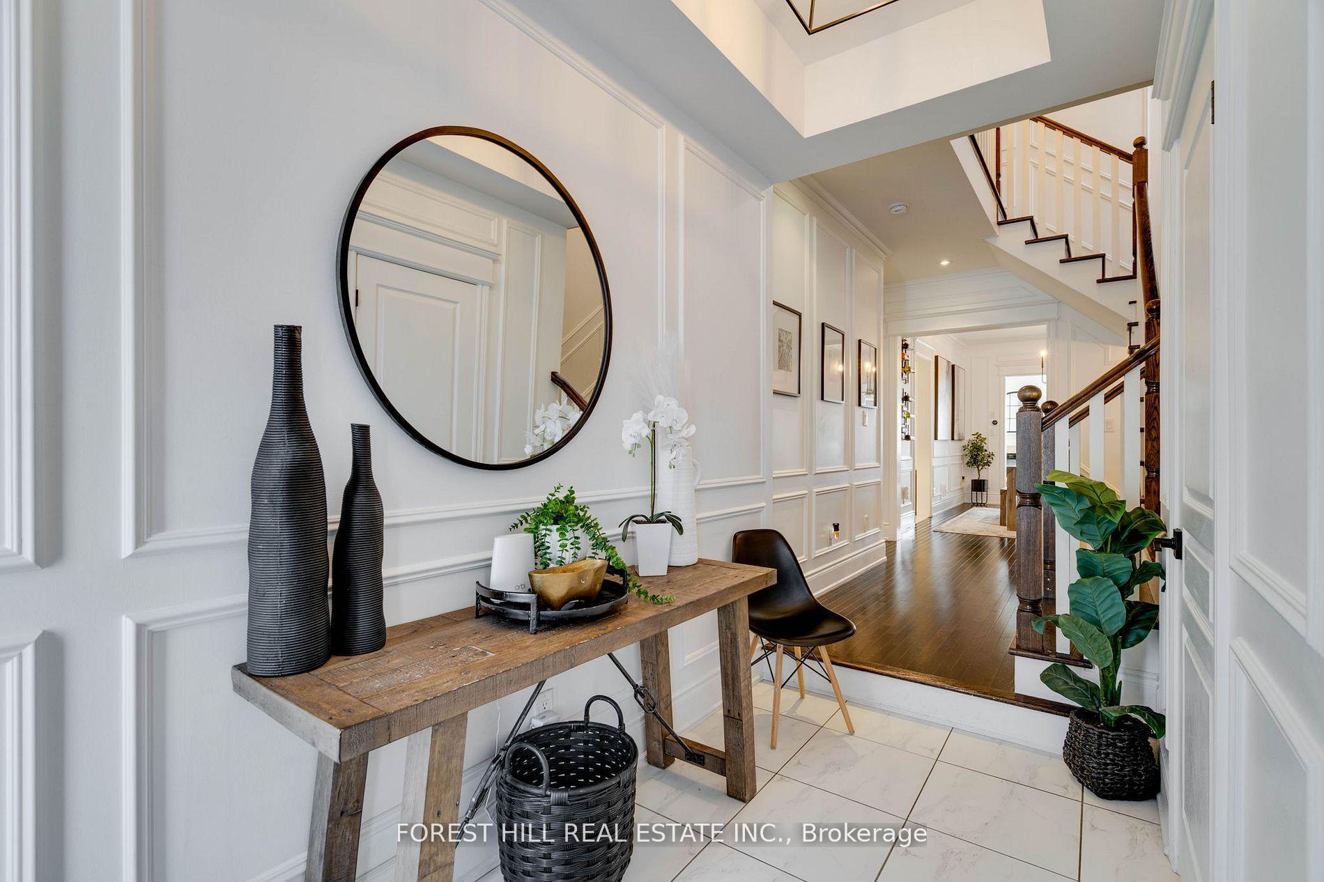 Photo 7 of 101 Southvale Drive, Vaughan, Patterson — HOMEH
