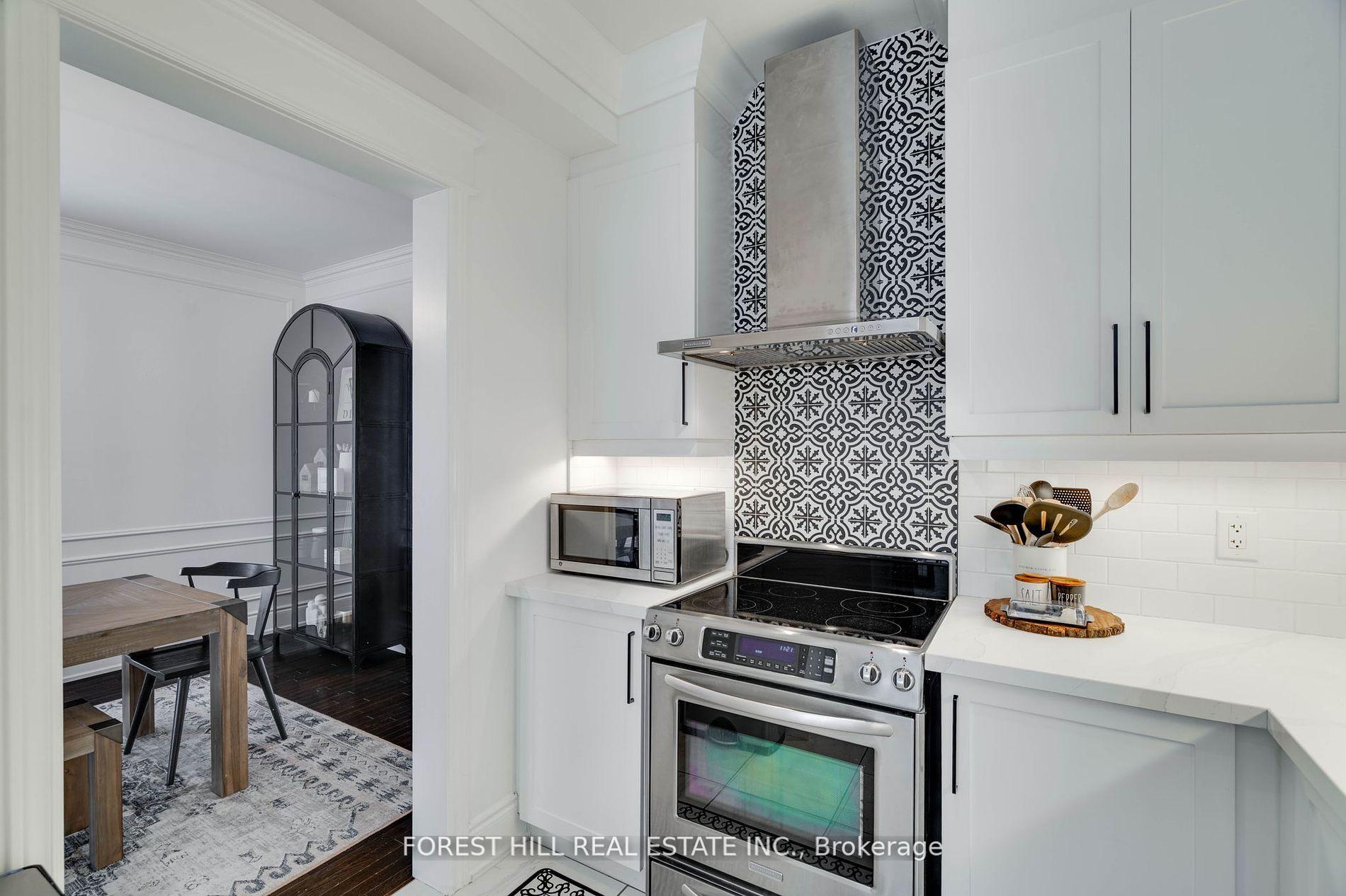 Photo 2 of 101 Southvale Drive, Vaughan, Patterson — HOMEH