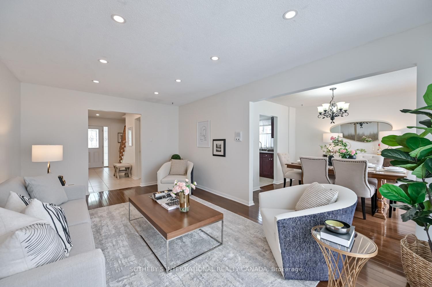 Photo 4 of 134 Greenwich Square, Scarborough, Eglinton East — HOMEH