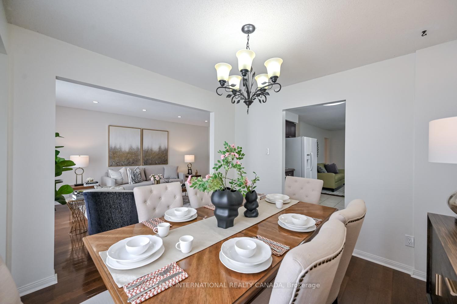 Photo 10 of 134 Greenwich Square, Scarborough, Eglinton East — HOMEH