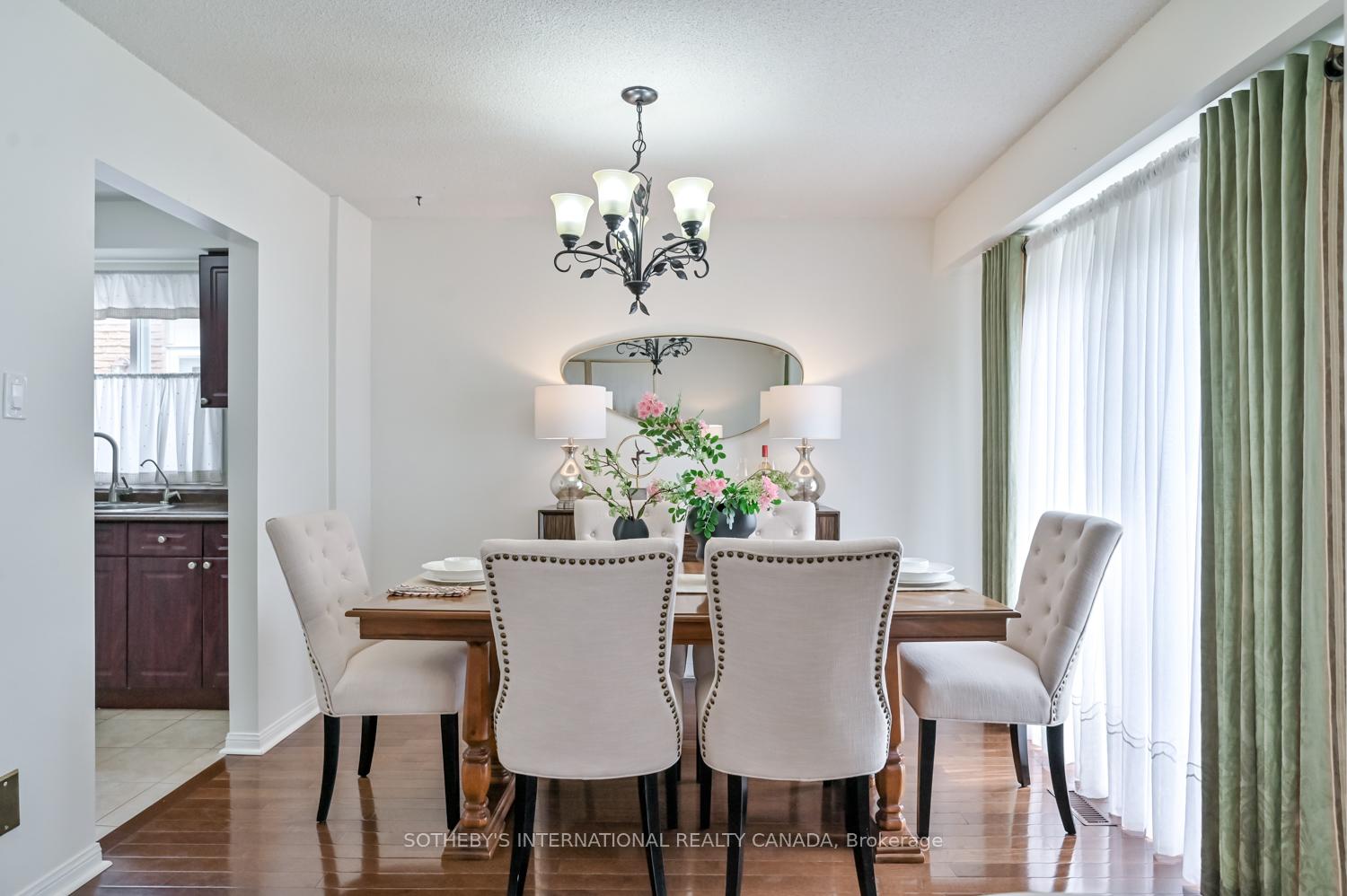 Photo 11 of 134 Greenwich Square, Scarborough, Eglinton East — HOMEH