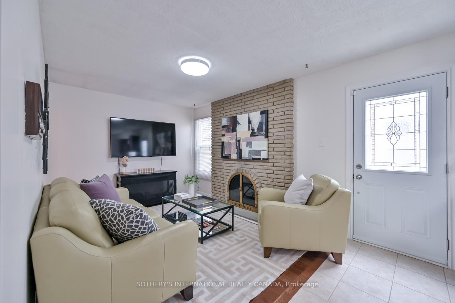 Photo 14 of 134 Greenwich Square, Scarborough, Eglinton East — HOMEH