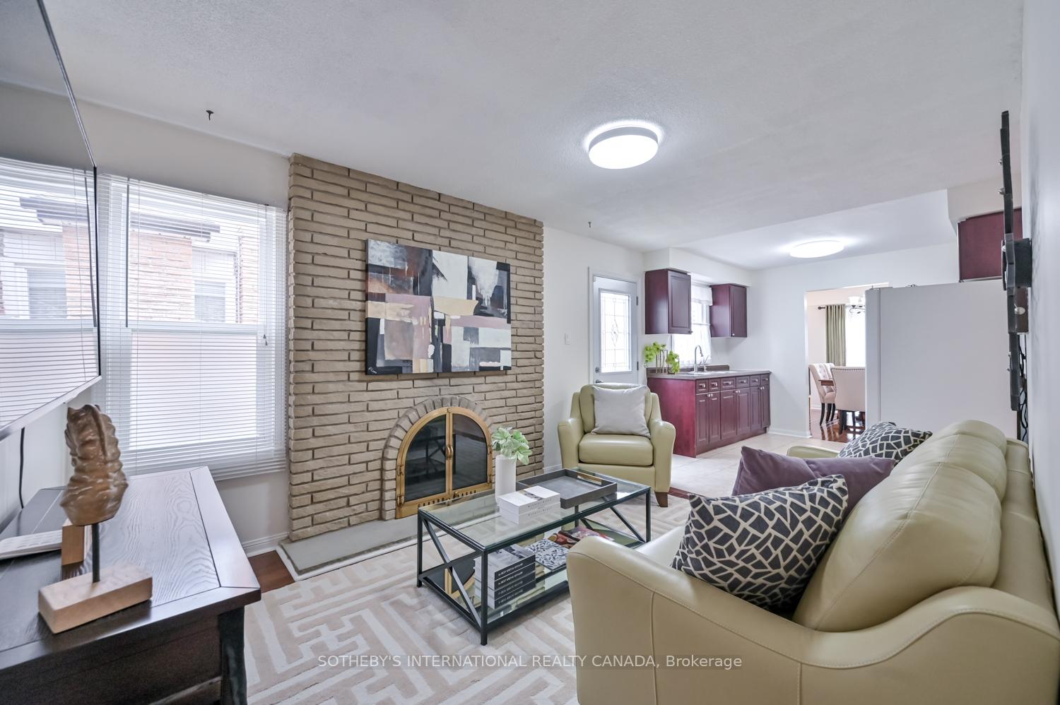 Photo 7 of 134 Greenwich Square, Scarborough, Eglinton East — HOMEH