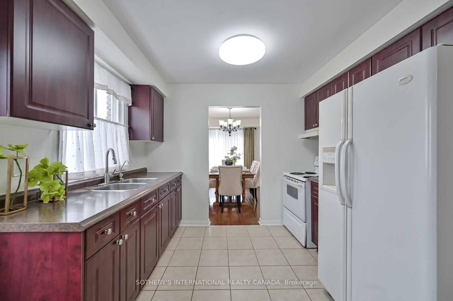 Photo 12 of 134 Greenwich Square, Scarborough, Eglinton East — HOMEH