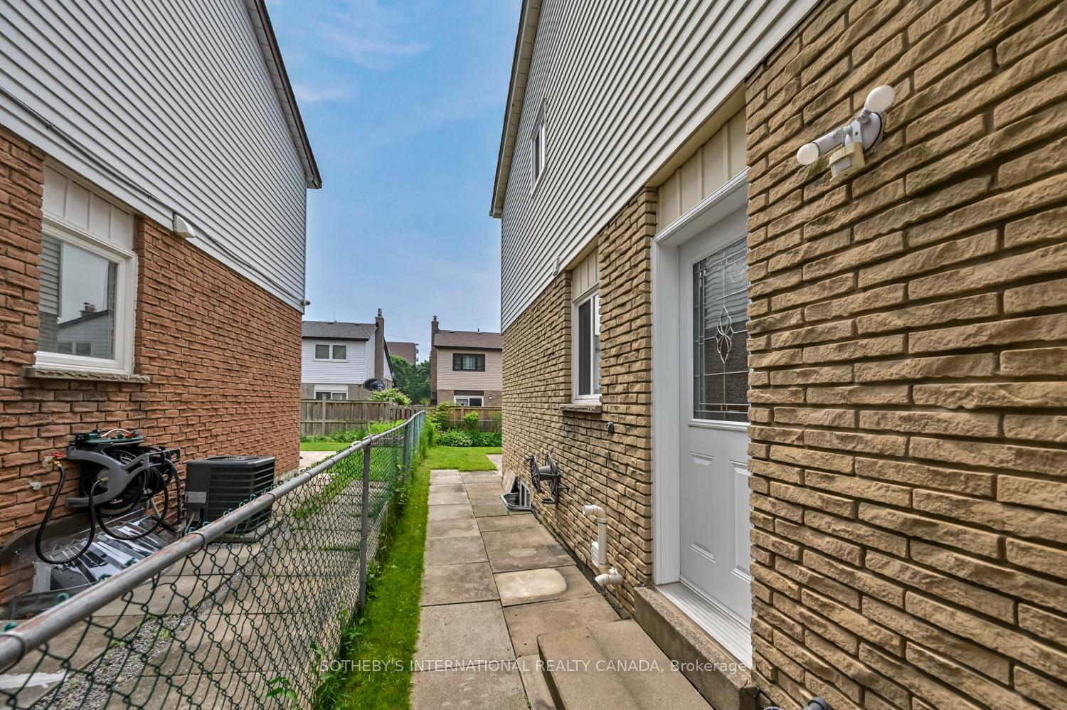 Photo 34 of 134 Greenwich Square, Scarborough, Eglinton East — HOMEH