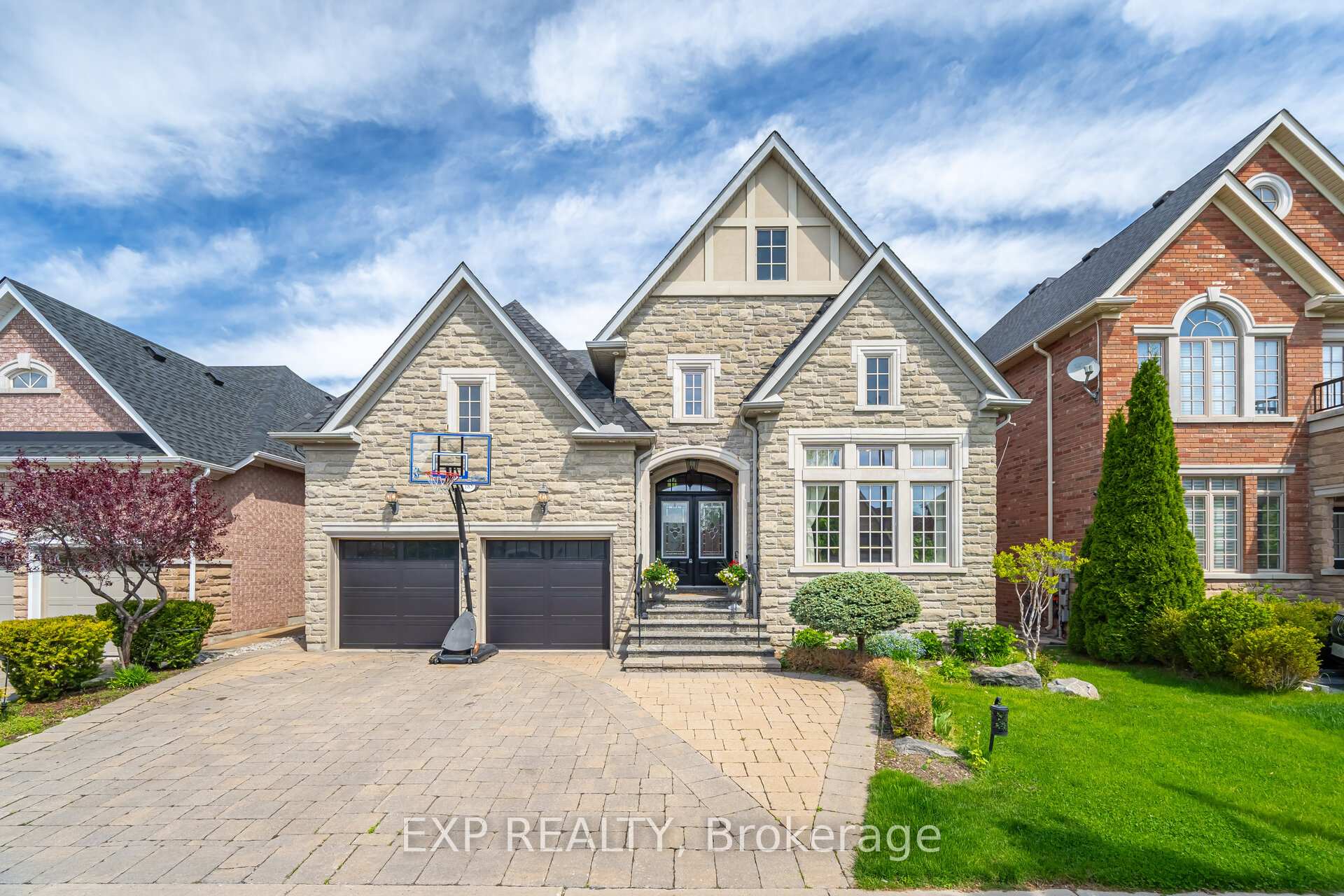 Photo 1 of 185 Cook's Mill Crescent, Vaughan, Patterson — HOMEH