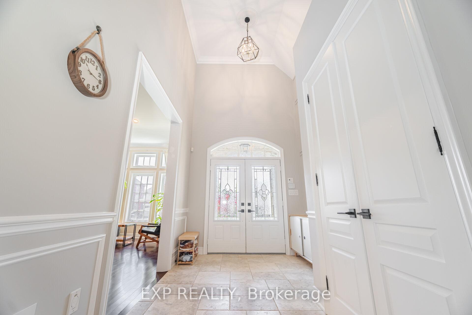 Photo 2 of 185 Cook's Mill Crescent, Vaughan, Patterson — HOMEH