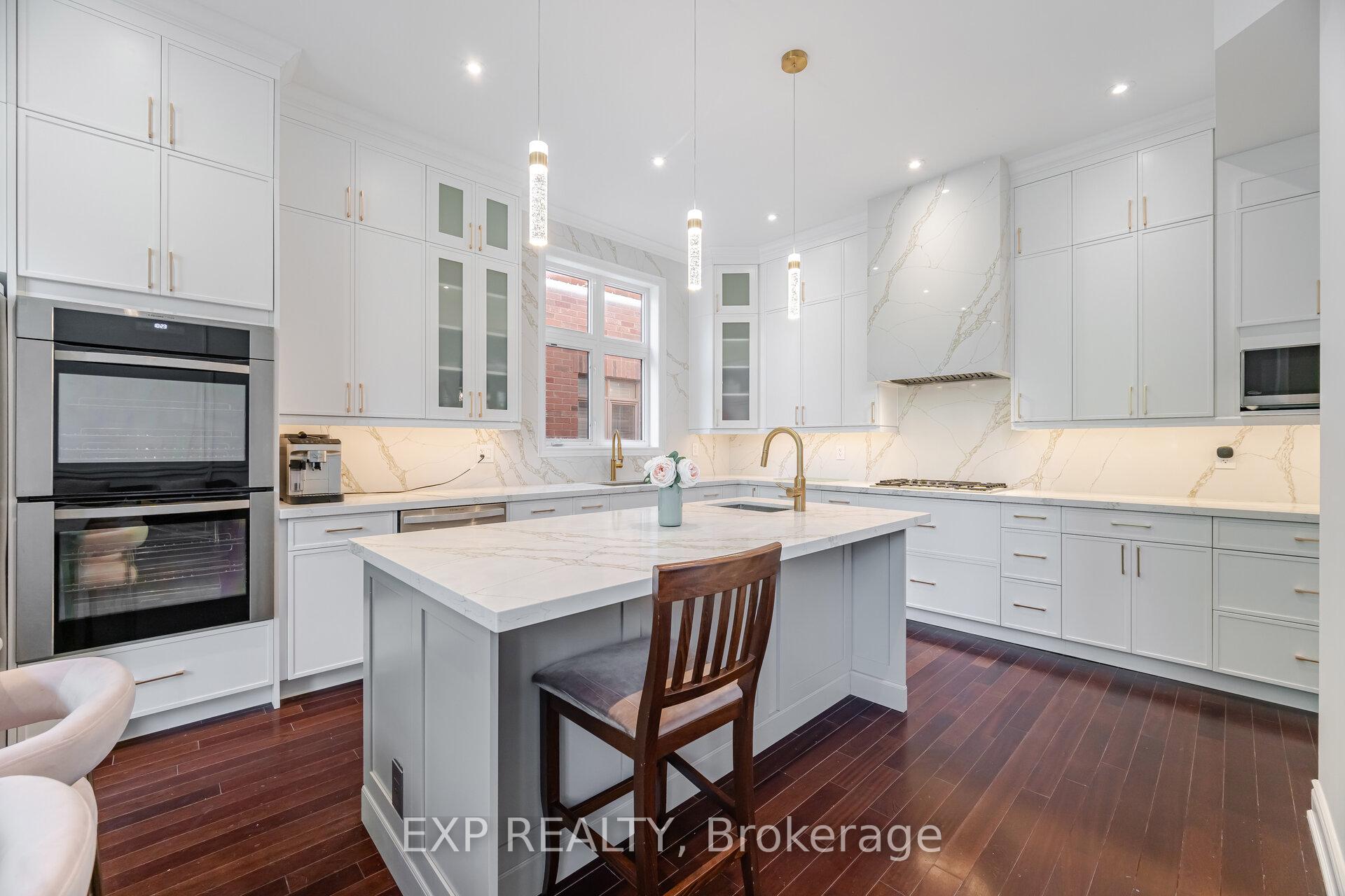 Photo 4 of 185 Cook's Mill Crescent, Vaughan, Patterson — HOMEH