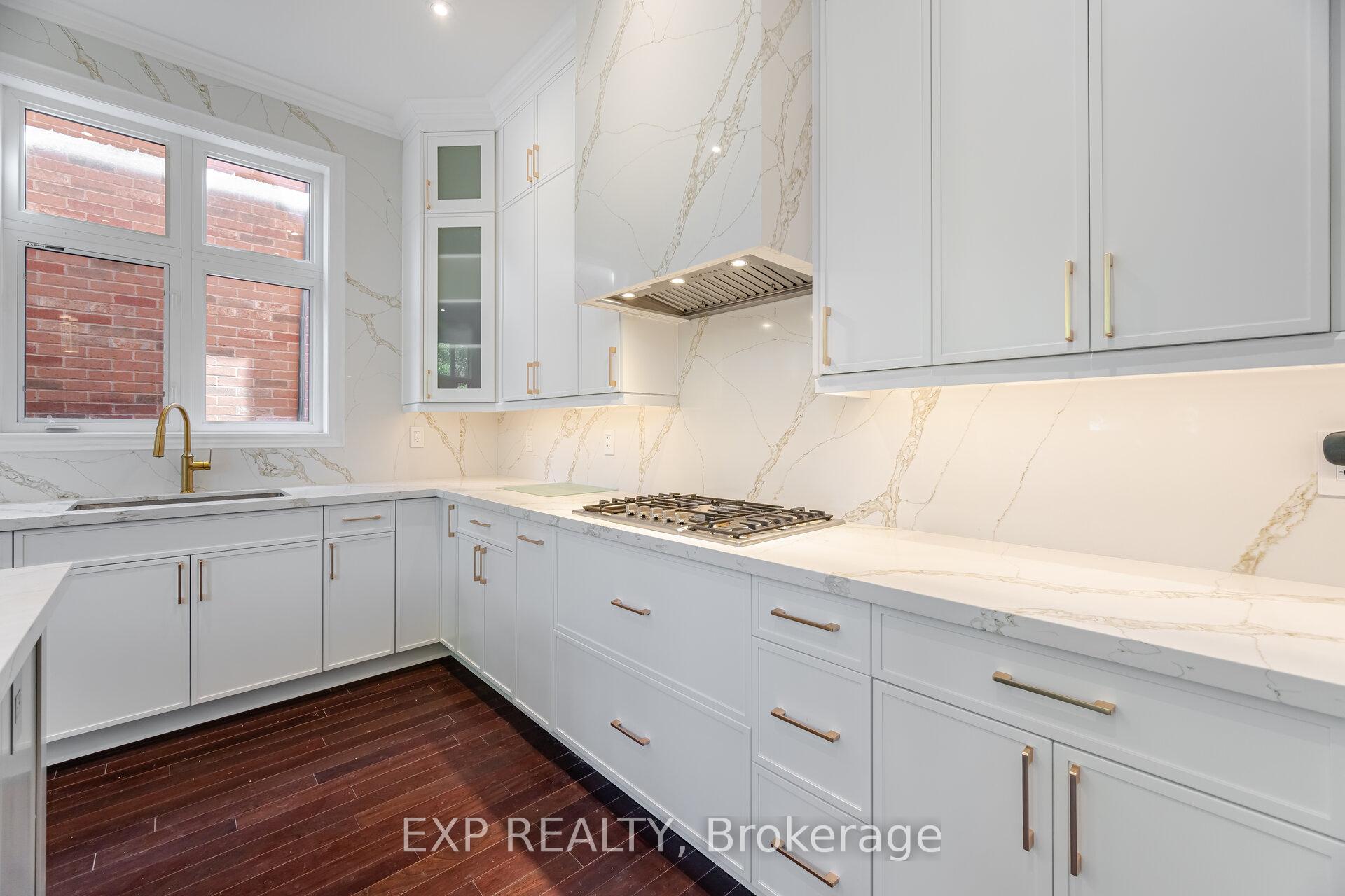 Photo 8 of 185 Cook's Mill Crescent, Vaughan, Patterson — HOMEH