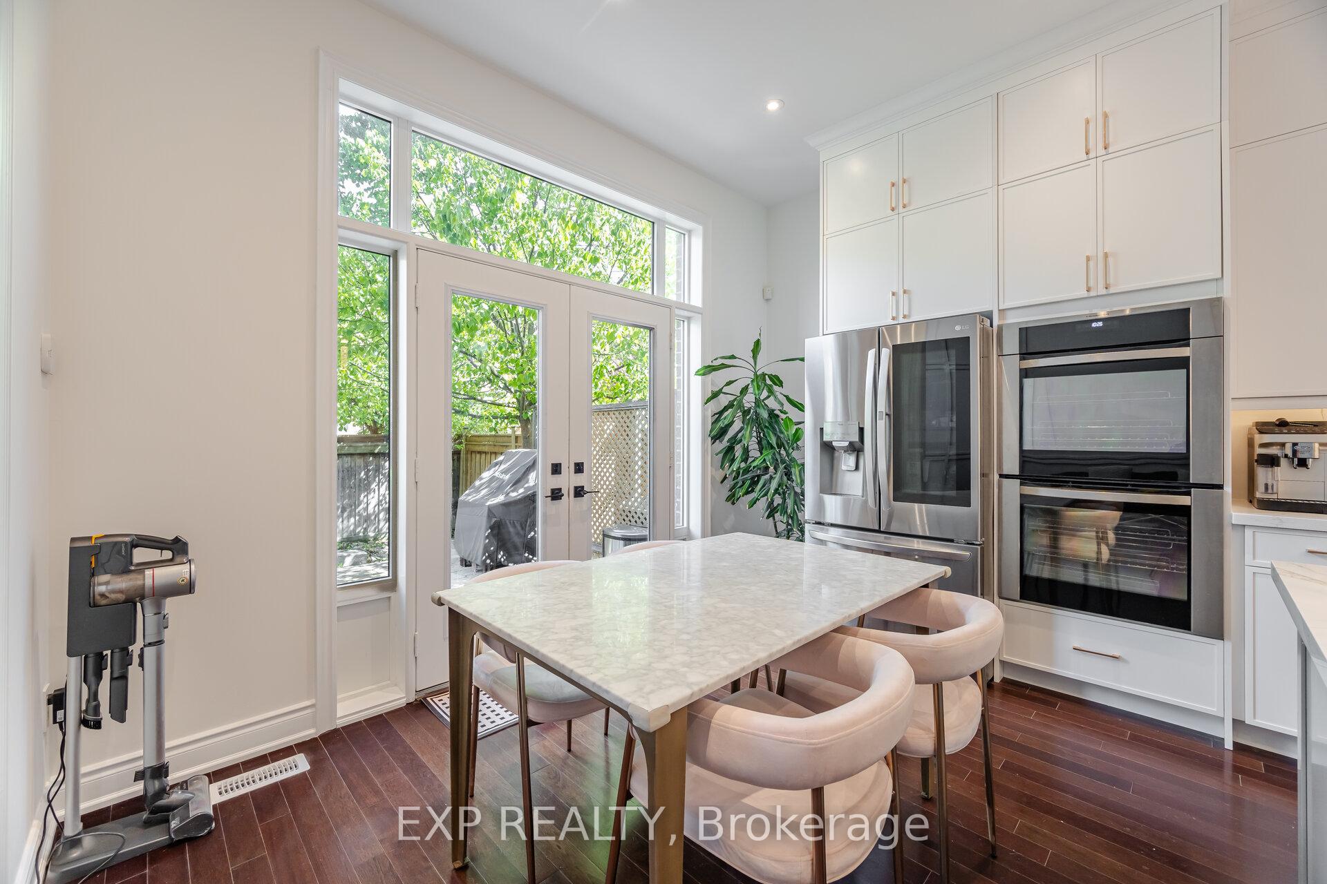 Photo 11 of 185 Cook's Mill Crescent, Vaughan, Patterson — HOMEH