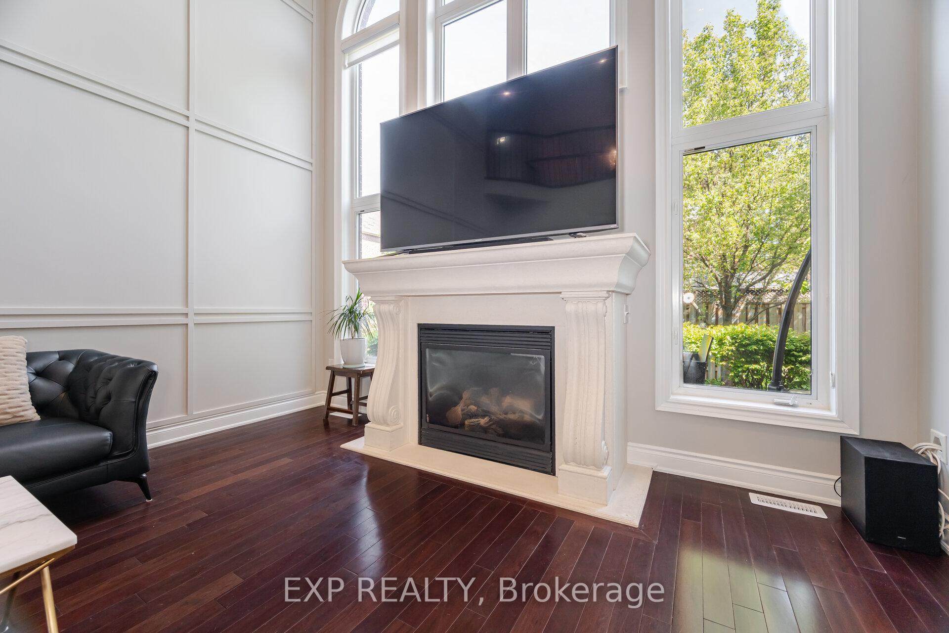 Photo 9 of 185 Cook's Mill Crescent, Vaughan, Patterson — HOMEH