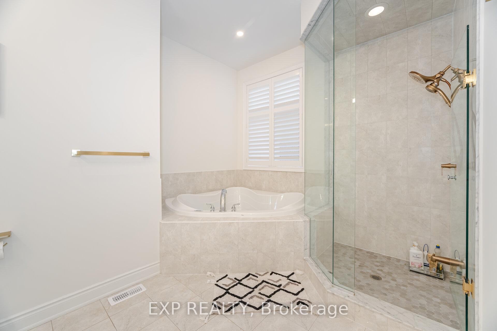 Photo 22 of 185 Cook's Mill Crescent, Vaughan, Patterson — HOMEH