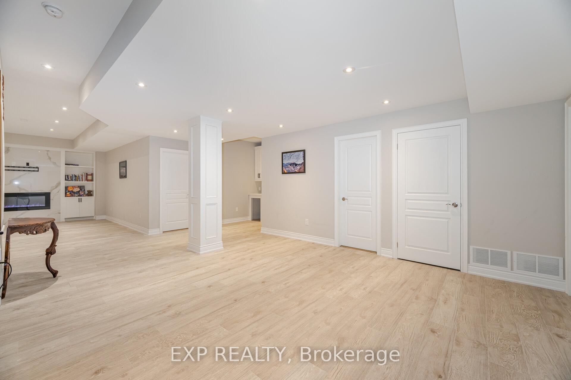 Photo 33 of 185 Cook's Mill Crescent, Vaughan, Patterson — HOMEH