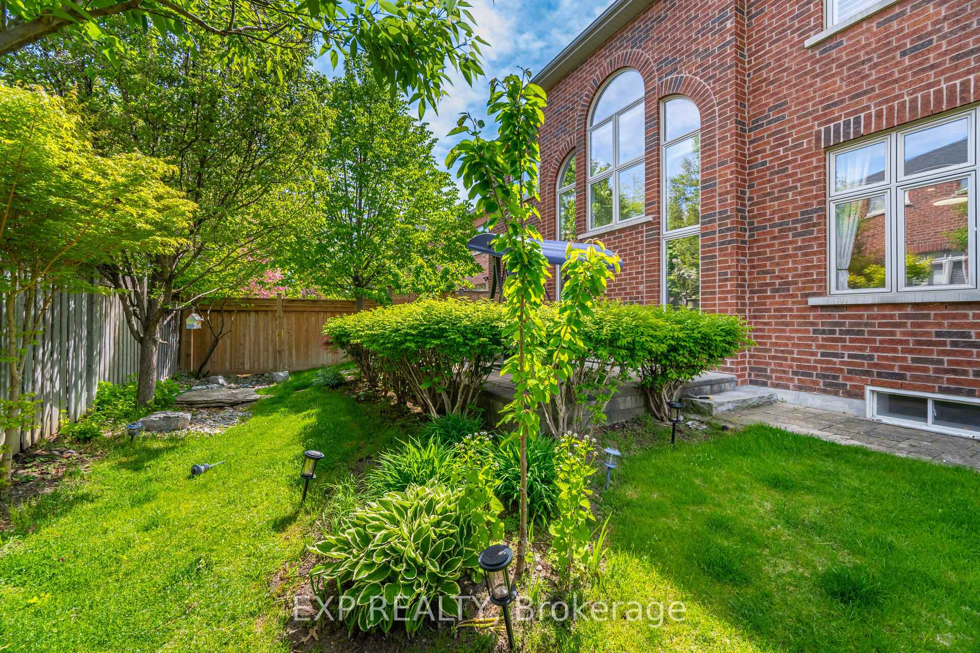 Photo 41 of 185 Cook's Mill Crescent, Vaughan, Patterson — HOMEH