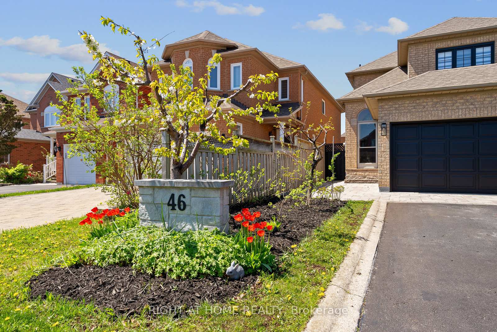 Photo 8 of 46 Elena Crescent, Vaughan, Maple — HOMEH