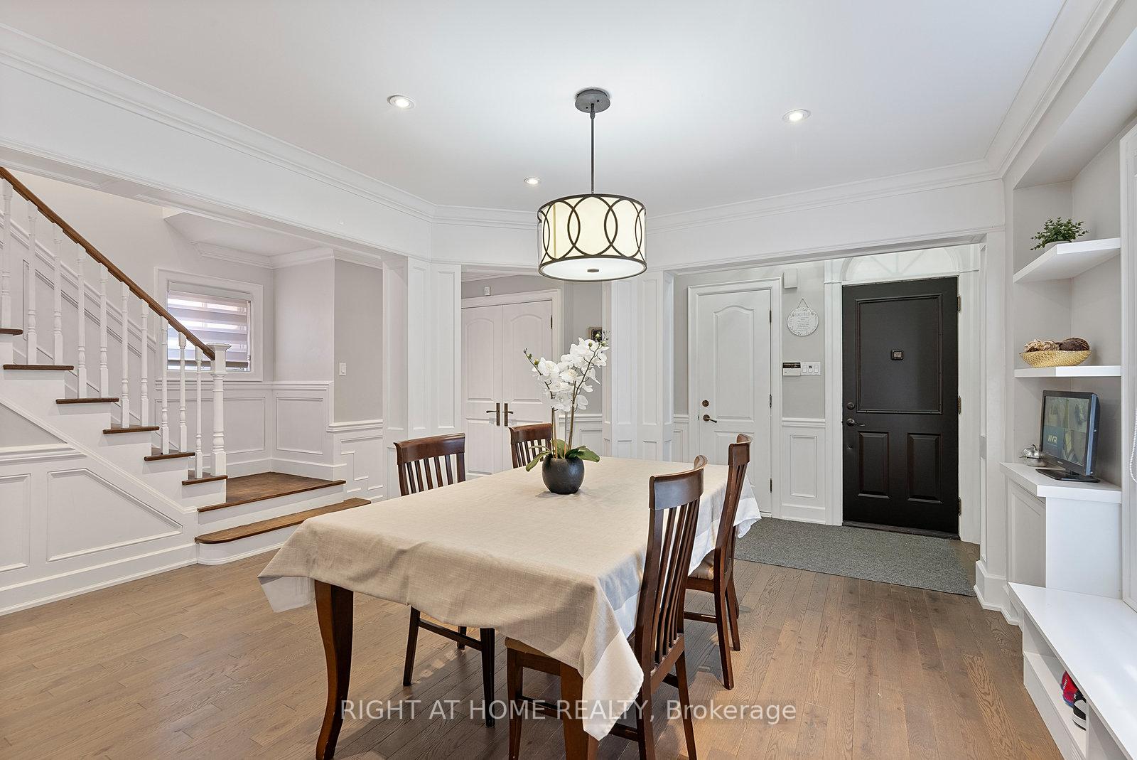Photo 3 of 46 Elena Crescent, Vaughan, Maple — HOMEH