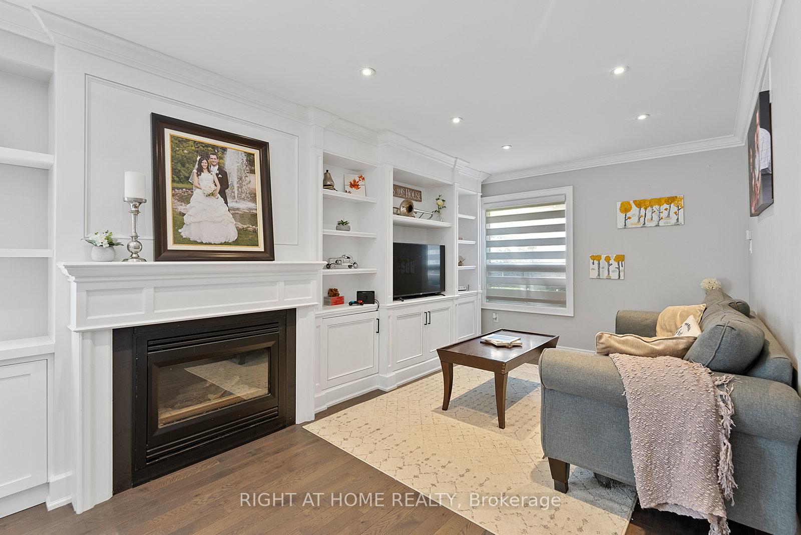 Photo 4 of 46 Elena Crescent, Vaughan, Maple — HOMEH