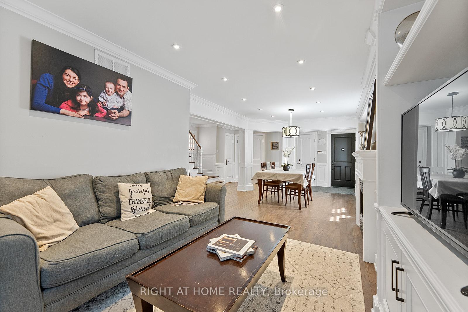 Photo 12 of 46 Elena Crescent, Vaughan, Maple — HOMEH
