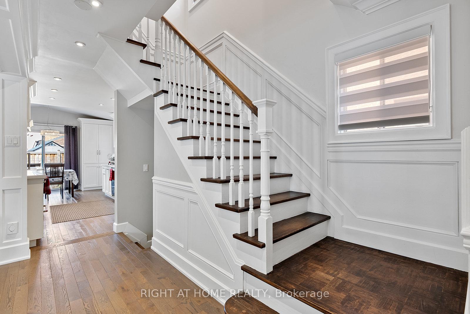 Photo 10 of 46 Elena Crescent, Vaughan, Maple — HOMEH
