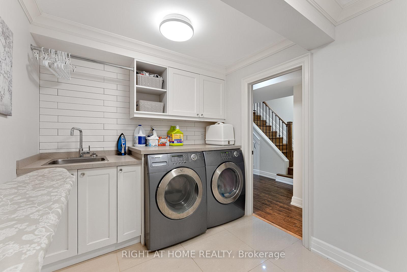 Photo 7 of 46 Elena Crescent, Vaughan, Maple — HOMEH