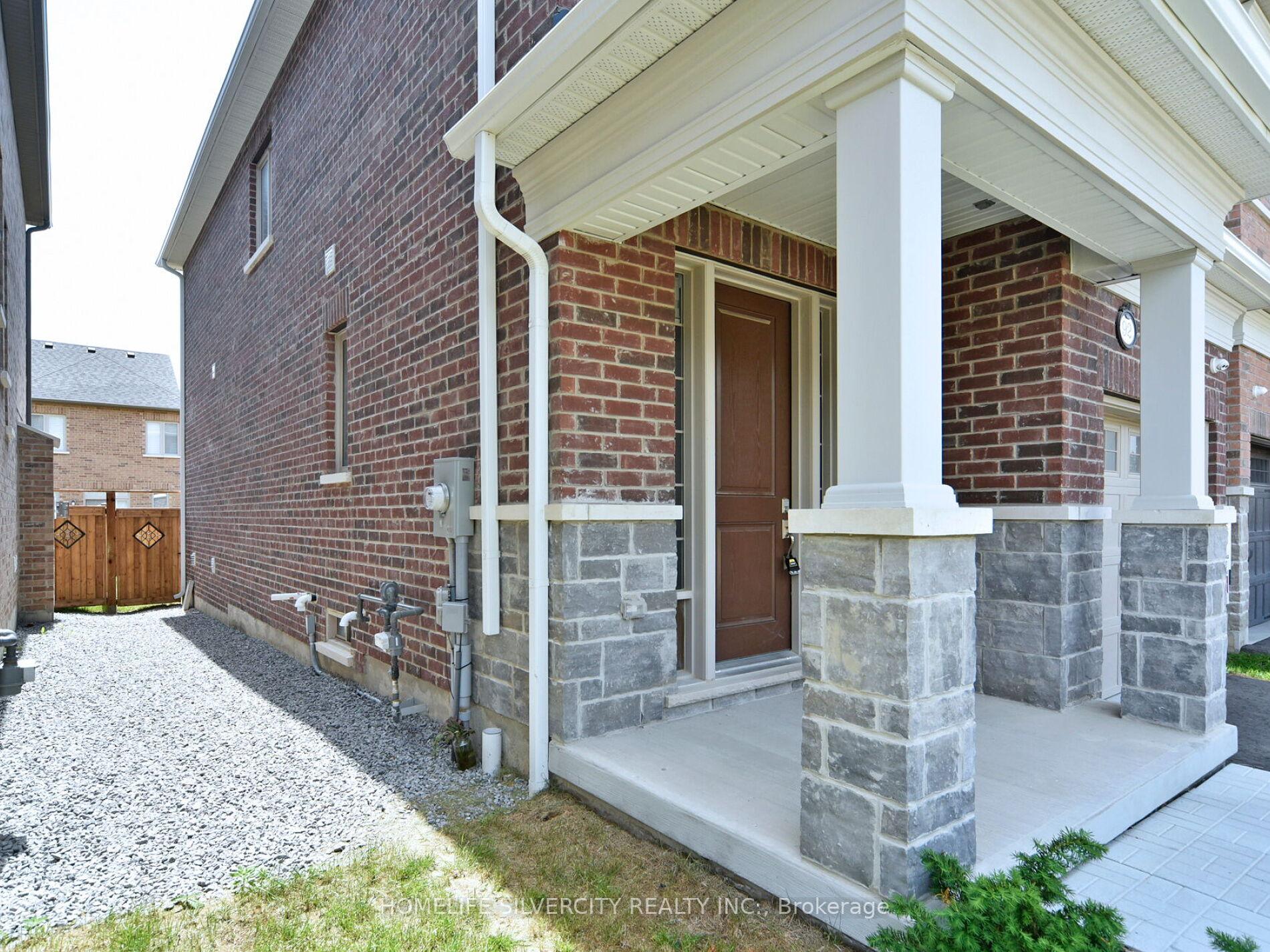 Photo 3 of 92 Deer Ridge Crescent, Whitby, Rural Whitby — HOMEH