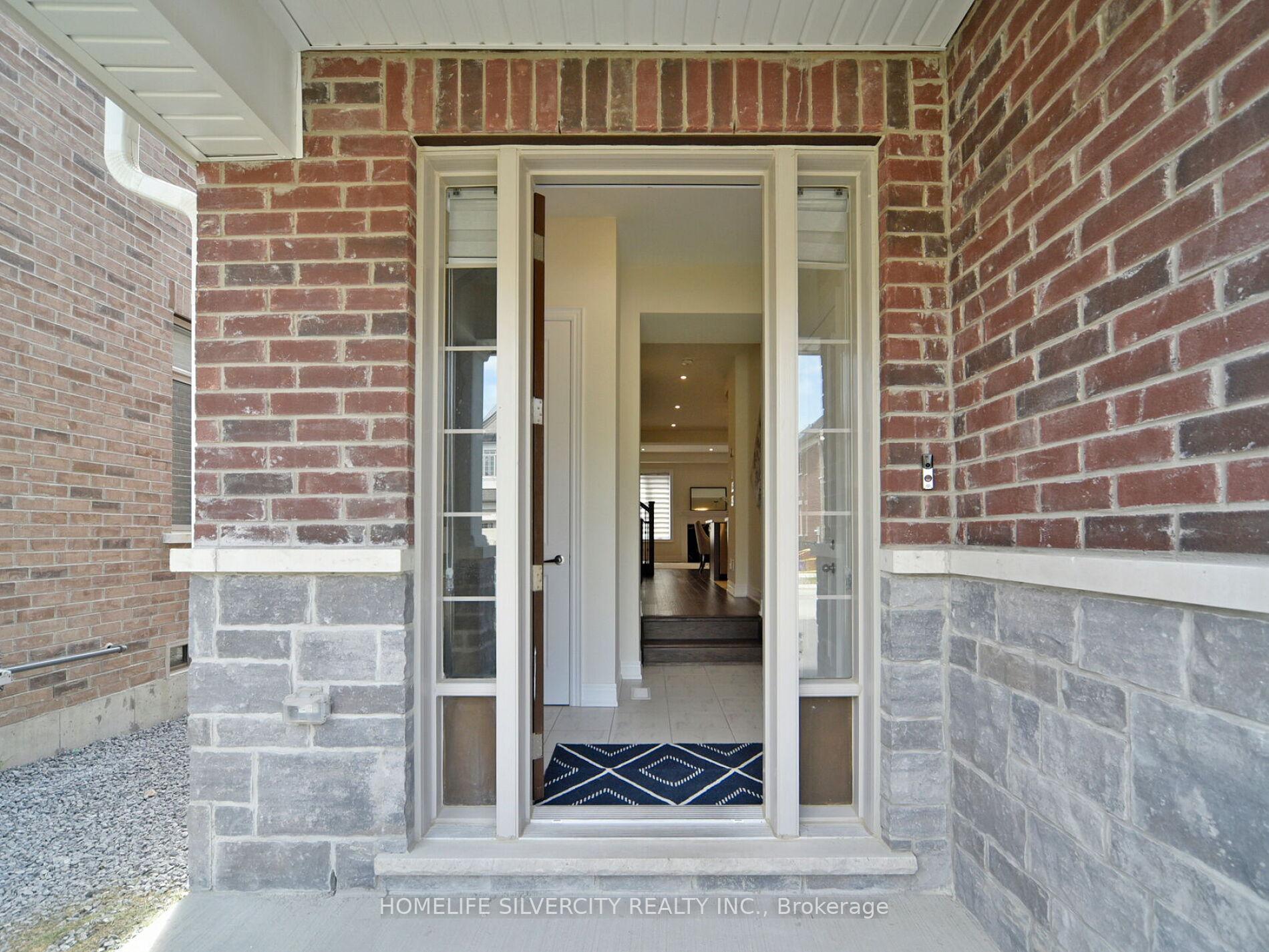 Photo 8 of 92 Deer Ridge Crescent, Whitby, Rural Whitby — HOMEH
