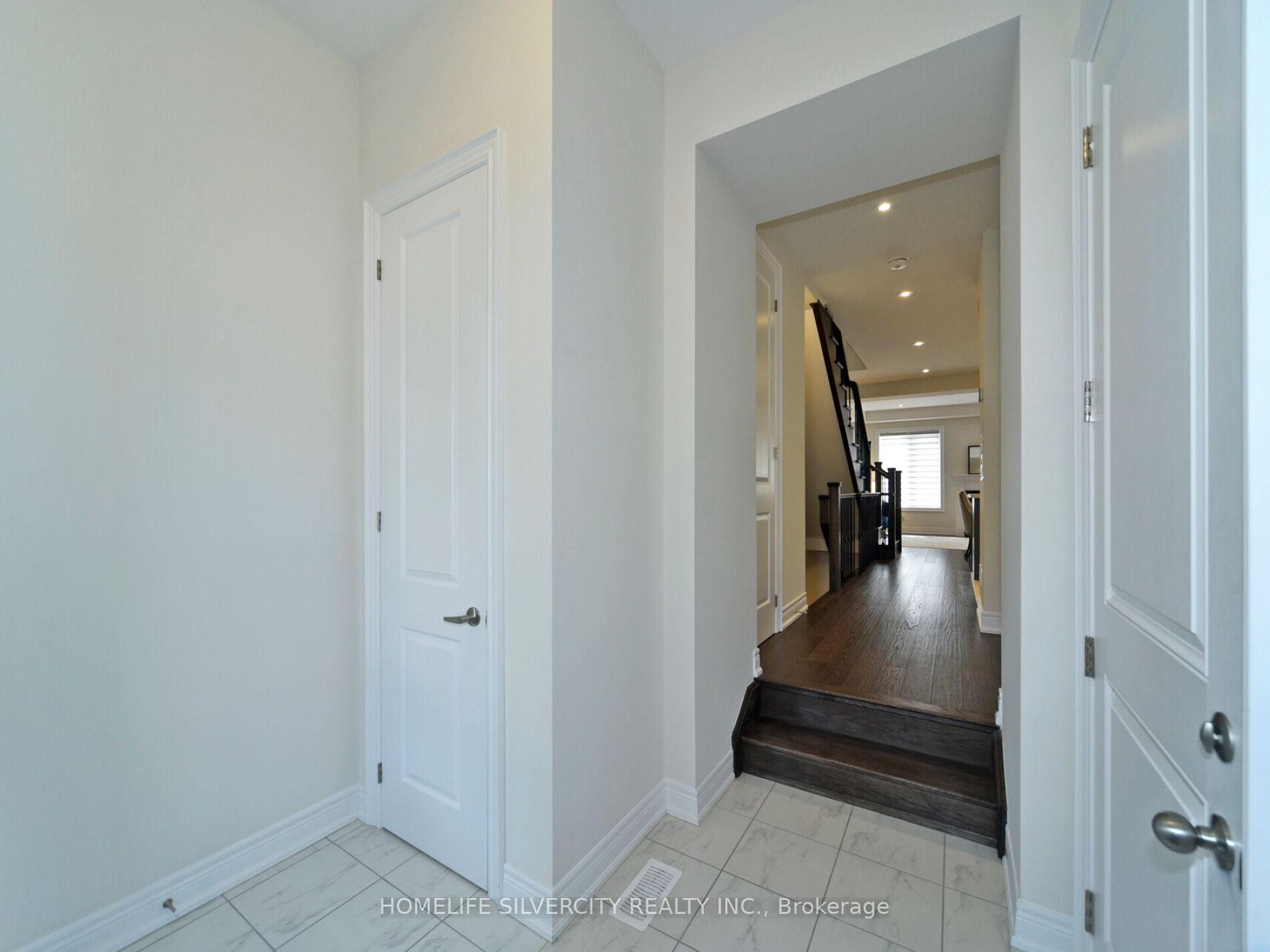 Photo 5 of 92 Deer Ridge Crescent, Whitby, Rural Whitby — HOMEH