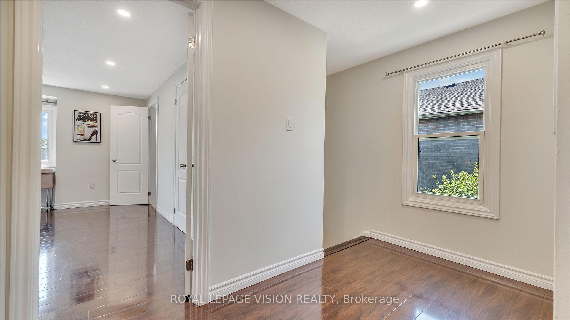 Photo 13 of 26 Ravenscroft Road, Ajax, Central — HOMEH