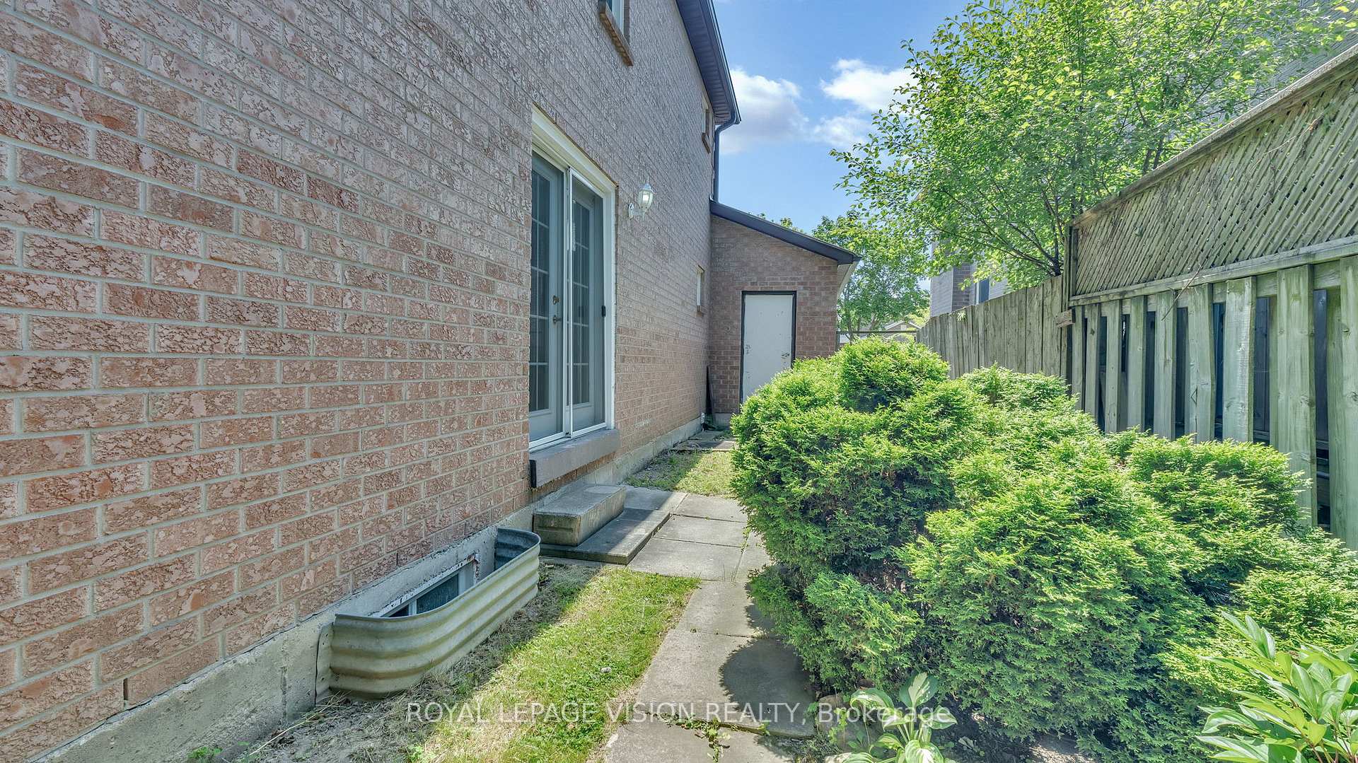 Photo 34 of 26 Ravenscroft Road, Ajax, Central — HOMEH