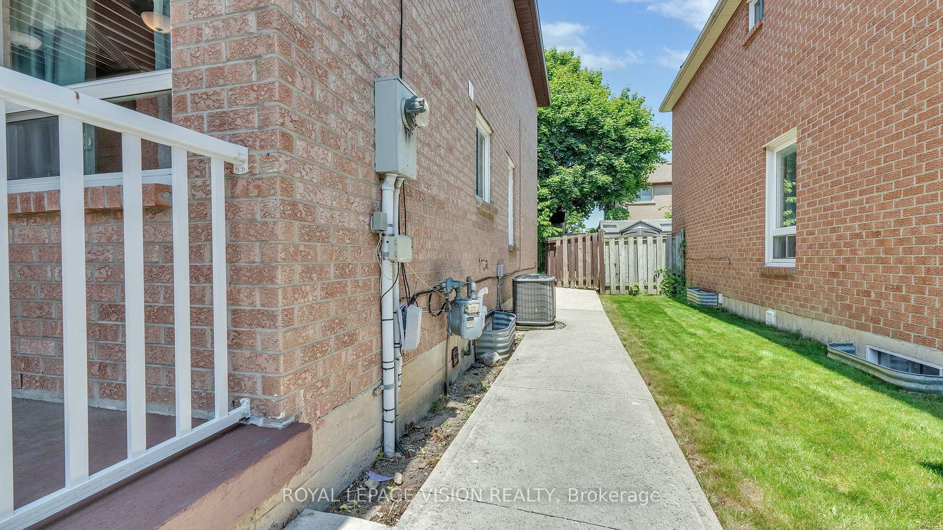 Photo 39 of 26 Ravenscroft Road, Ajax, Central — HOMEH