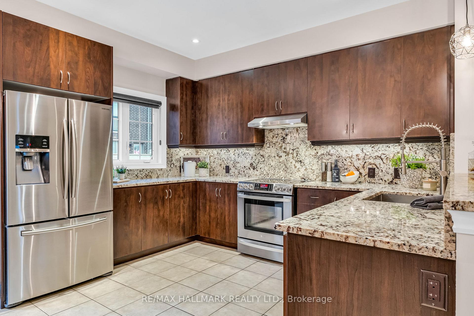 Photo 11 of 59 Zachary Place, Vaughan, Vellore Village — HOMEH