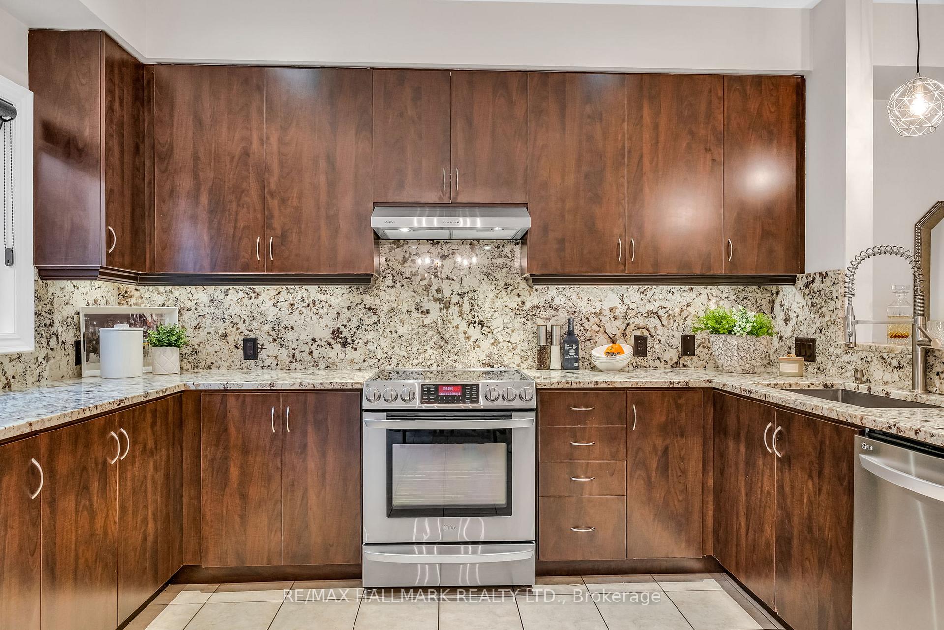 Photo 13 of 59 Zachary Place, Vaughan, Vellore Village — HOMEH