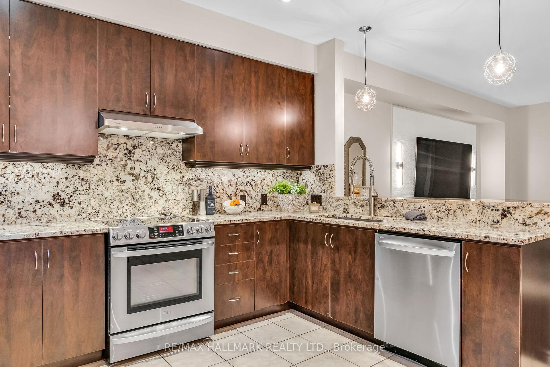 Photo 14 of 59 Zachary Place, Vaughan, Vellore Village — HOMEH