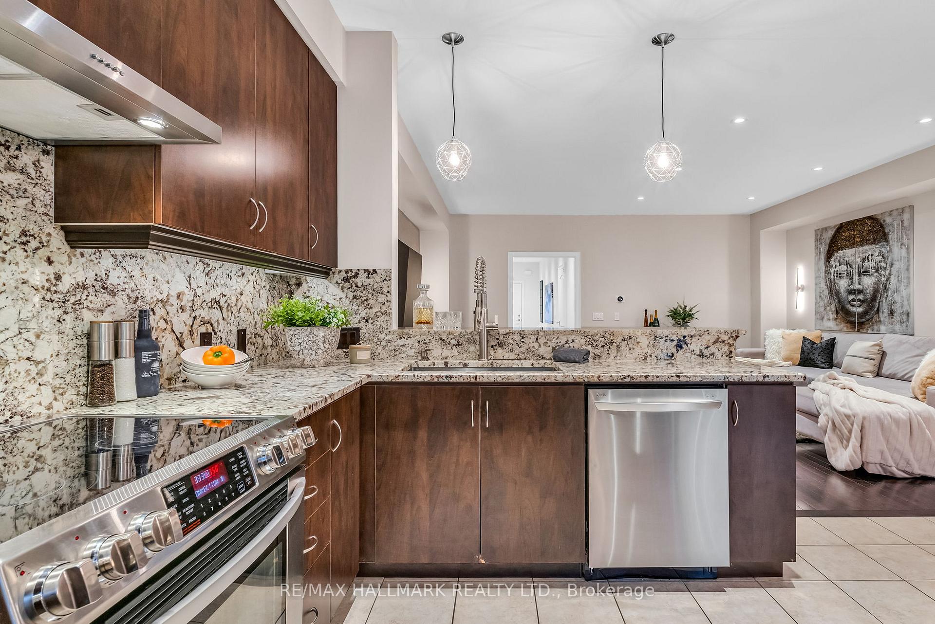 Photo 16 of 59 Zachary Place, Vaughan, Vellore Village — HOMEH