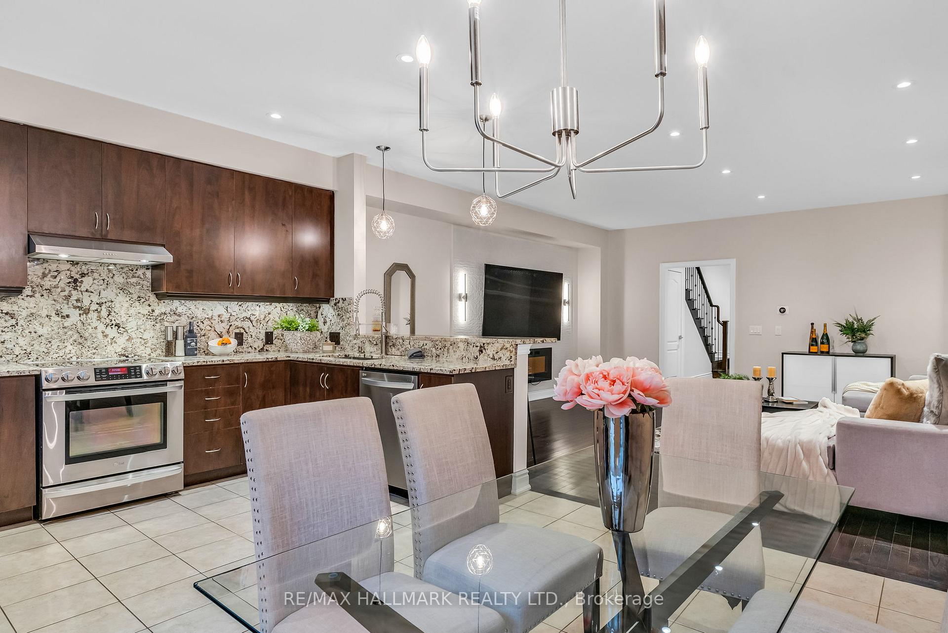 Photo 15 of 59 Zachary Place, Vaughan, Vellore Village — HOMEH